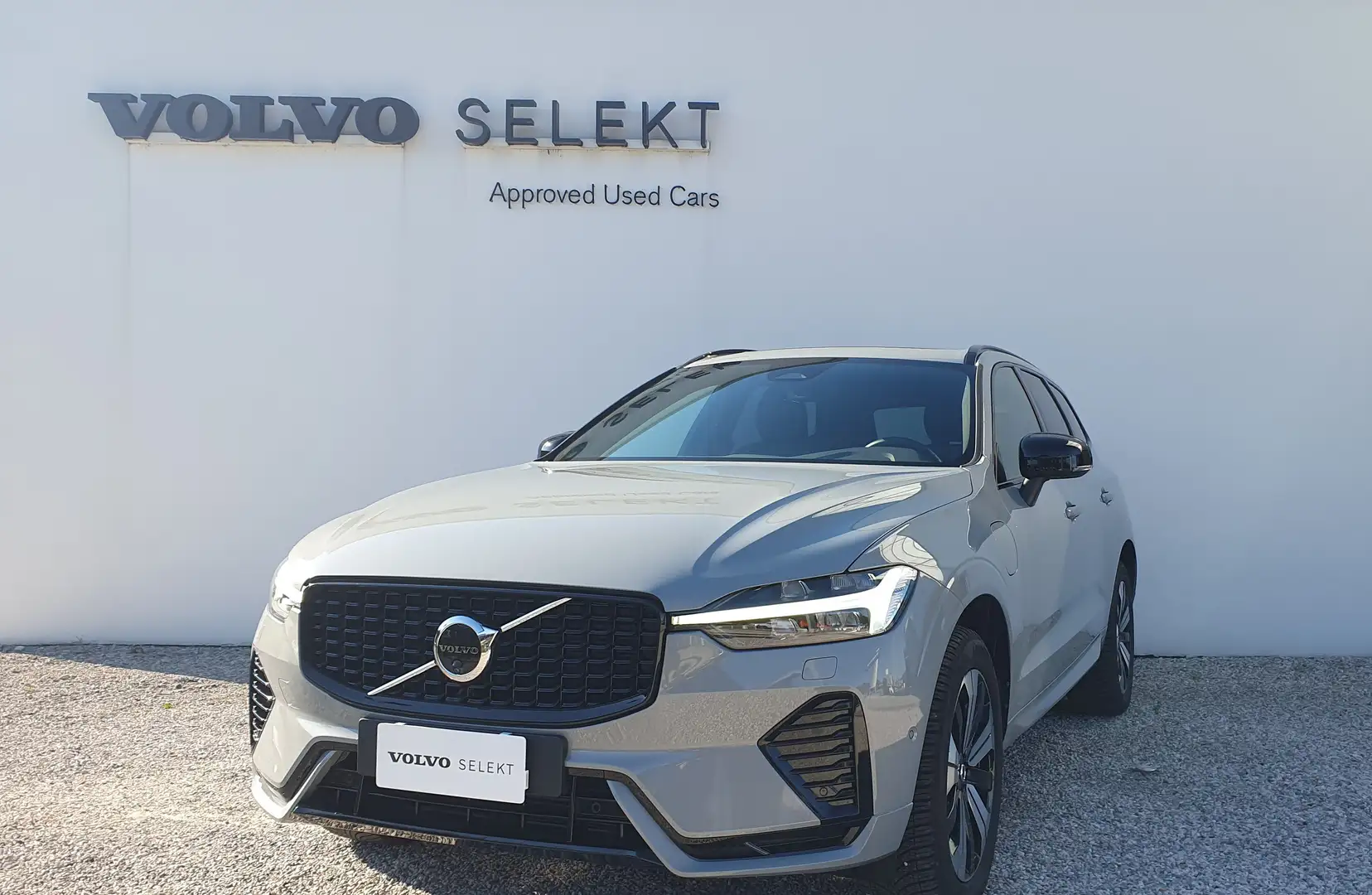 Volvo XC60 XC60 2.0 t6 phev Plus Dark awd auto Grigio - 1