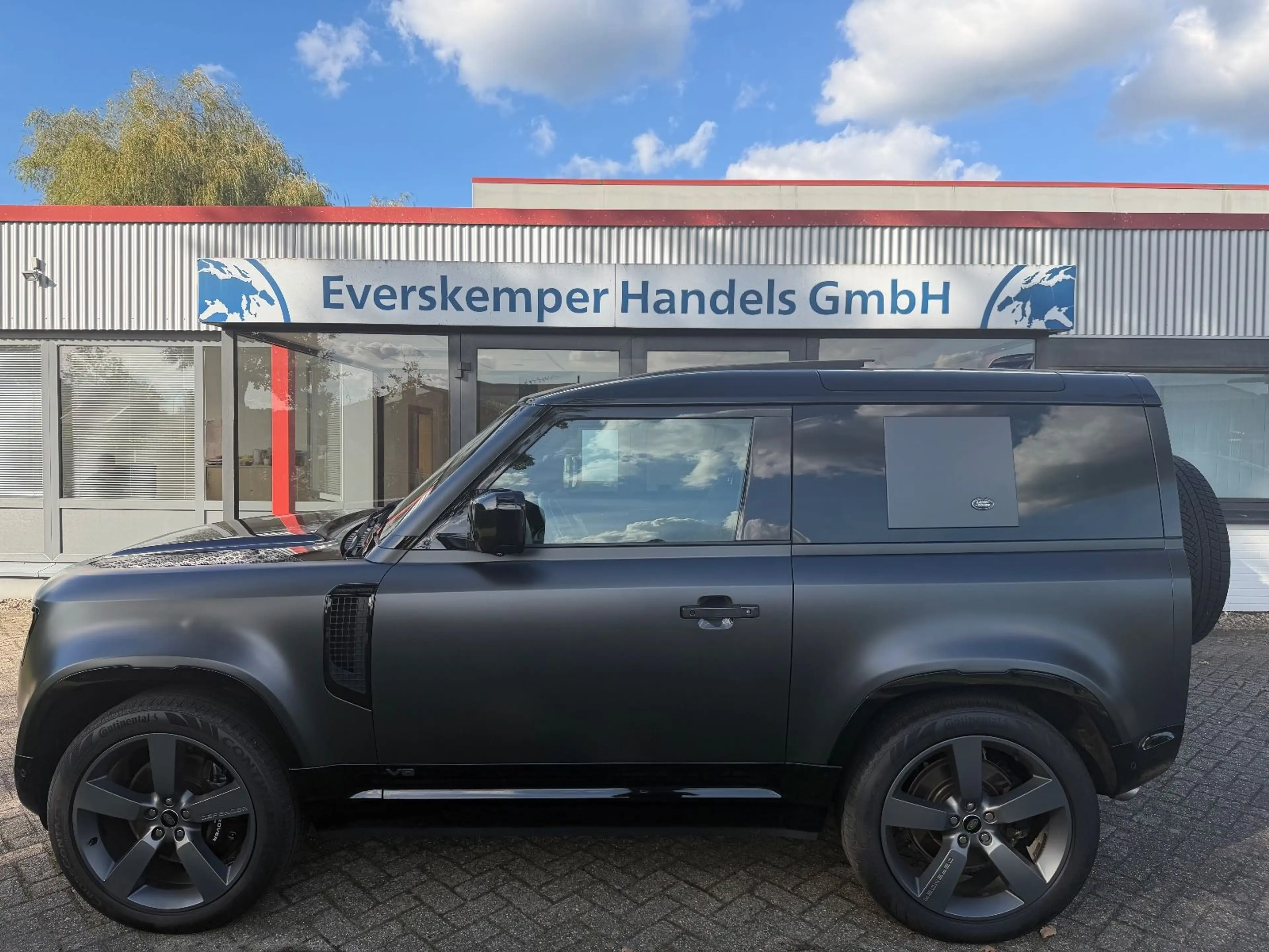 Land Rover Defender 90 Carpathian Edition V8 — photo 3