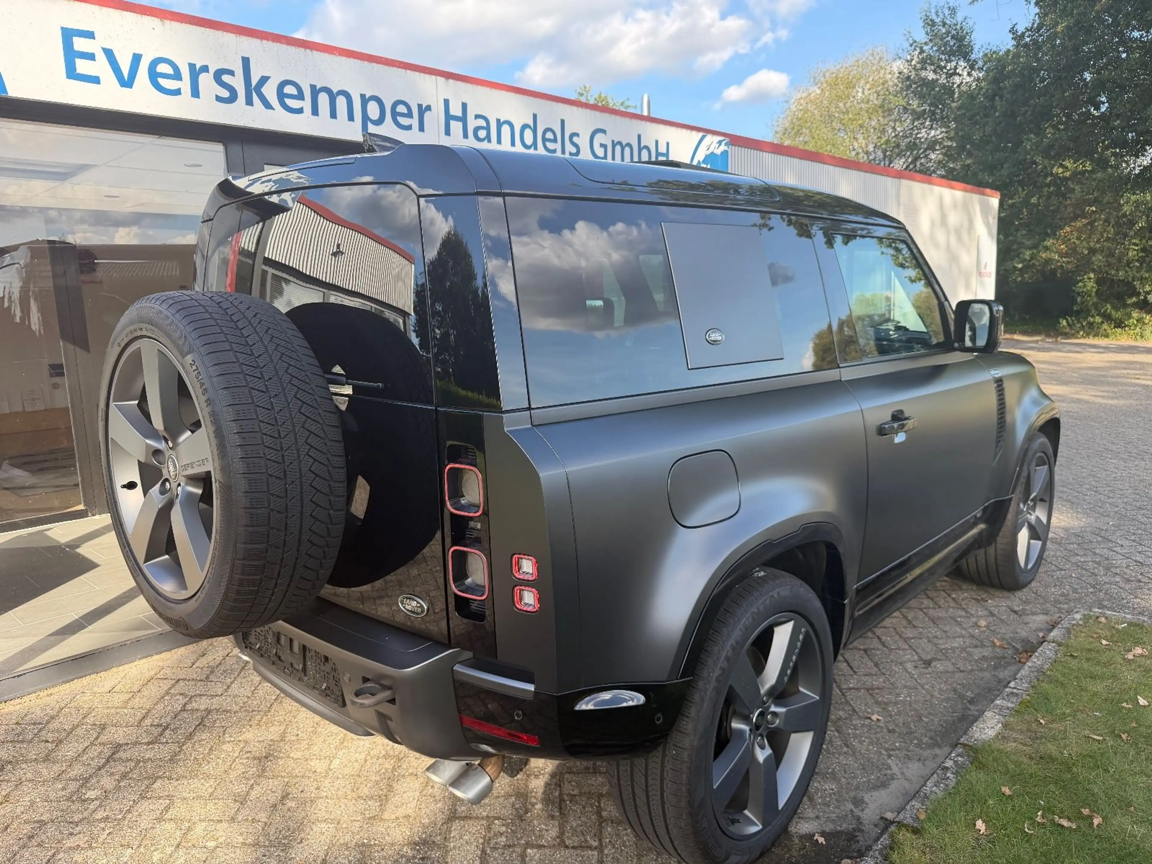 Land Rover Defender 90 Carpathian Edition V8 — photo 7