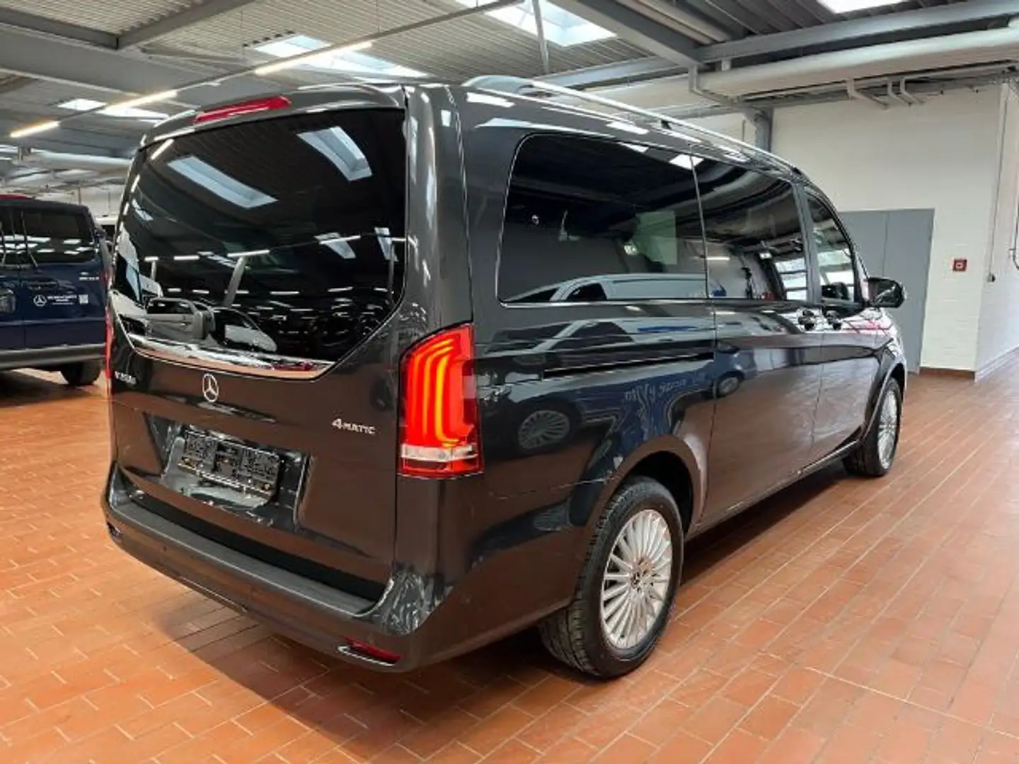 Mercedes-Benz V 250 d 4MATIC EDITION Lang *Navi*AHK*LED*PDC*LM Grijs - 2