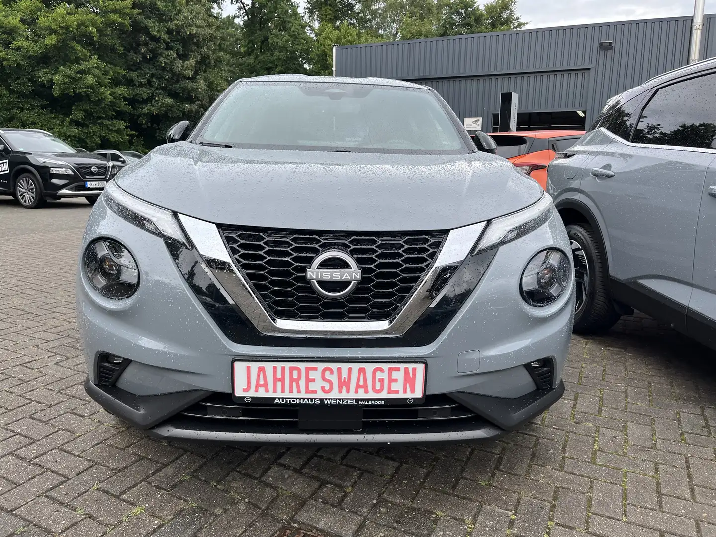 Nissan Juke 1.0 DIG-T N-Connecta, Navi, Winterp., LED Gris - 2