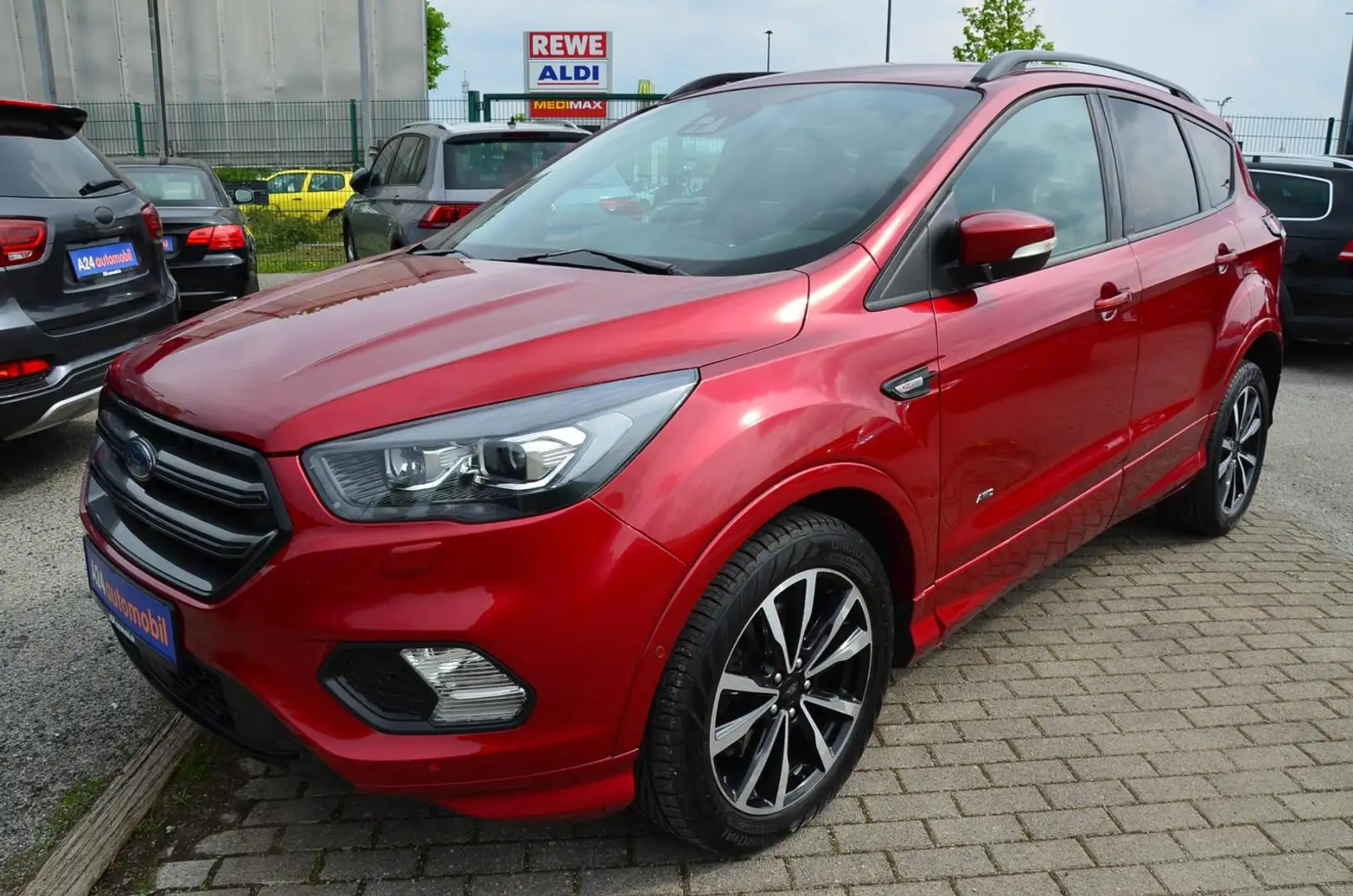 Ford Kuga 1.5 EcoBoost ST-Line 4x4 Navi Rückfahrkamera Lenkr Rot - 1