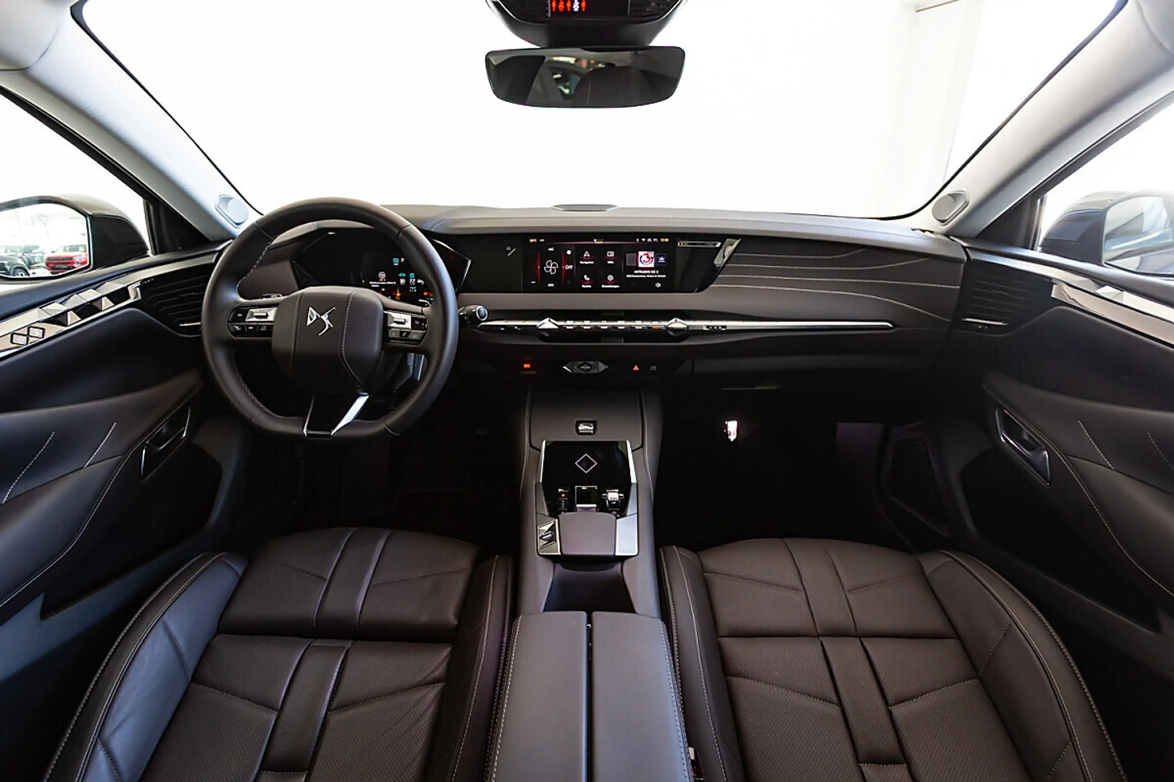 DS Automobiles DS 4 E-Tense 225 PHEV Collection Antoine de Saint Ex... — photo 6