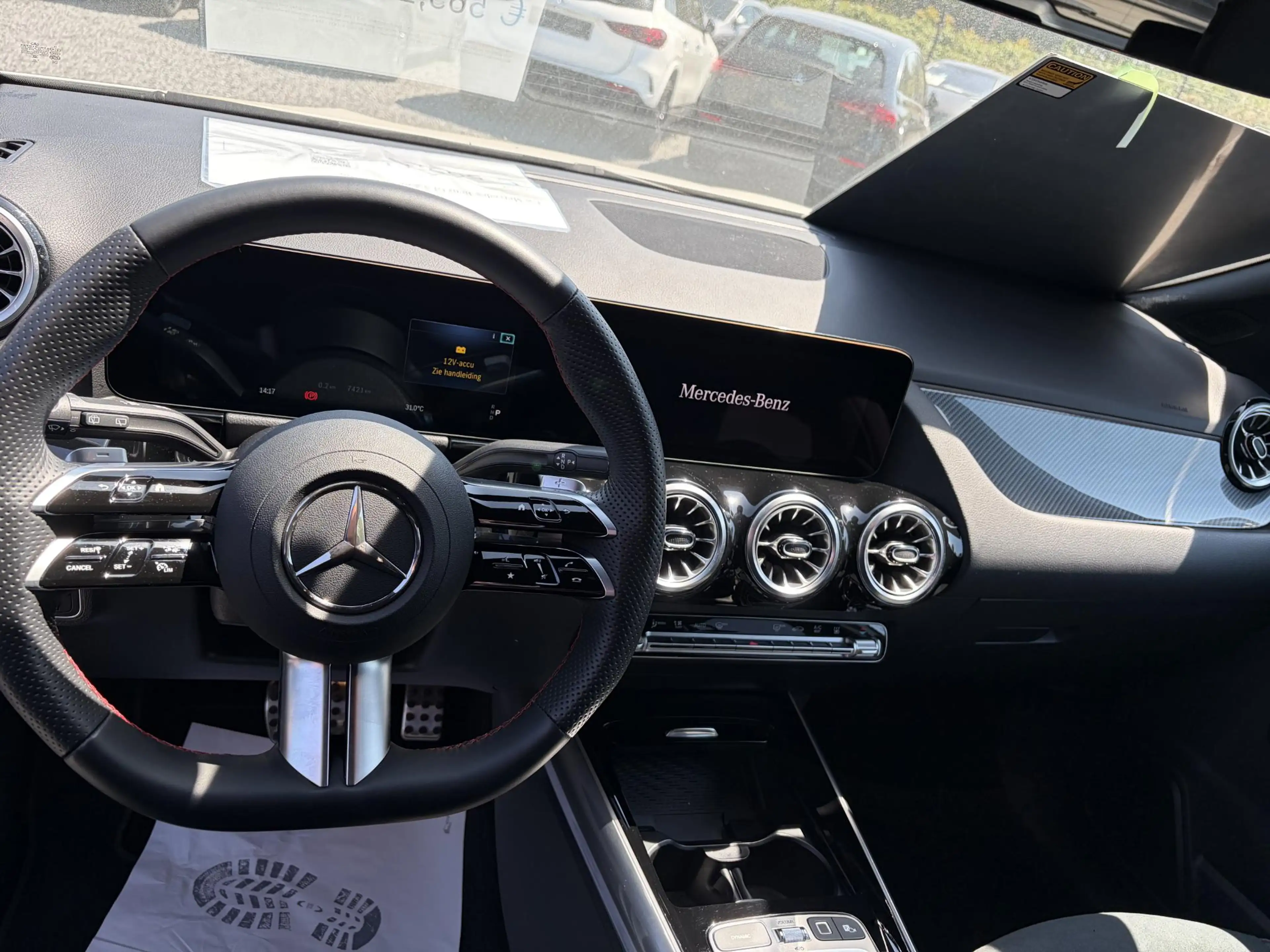 Mercedes-Benz GLA 250 e AMG Line — photo 15