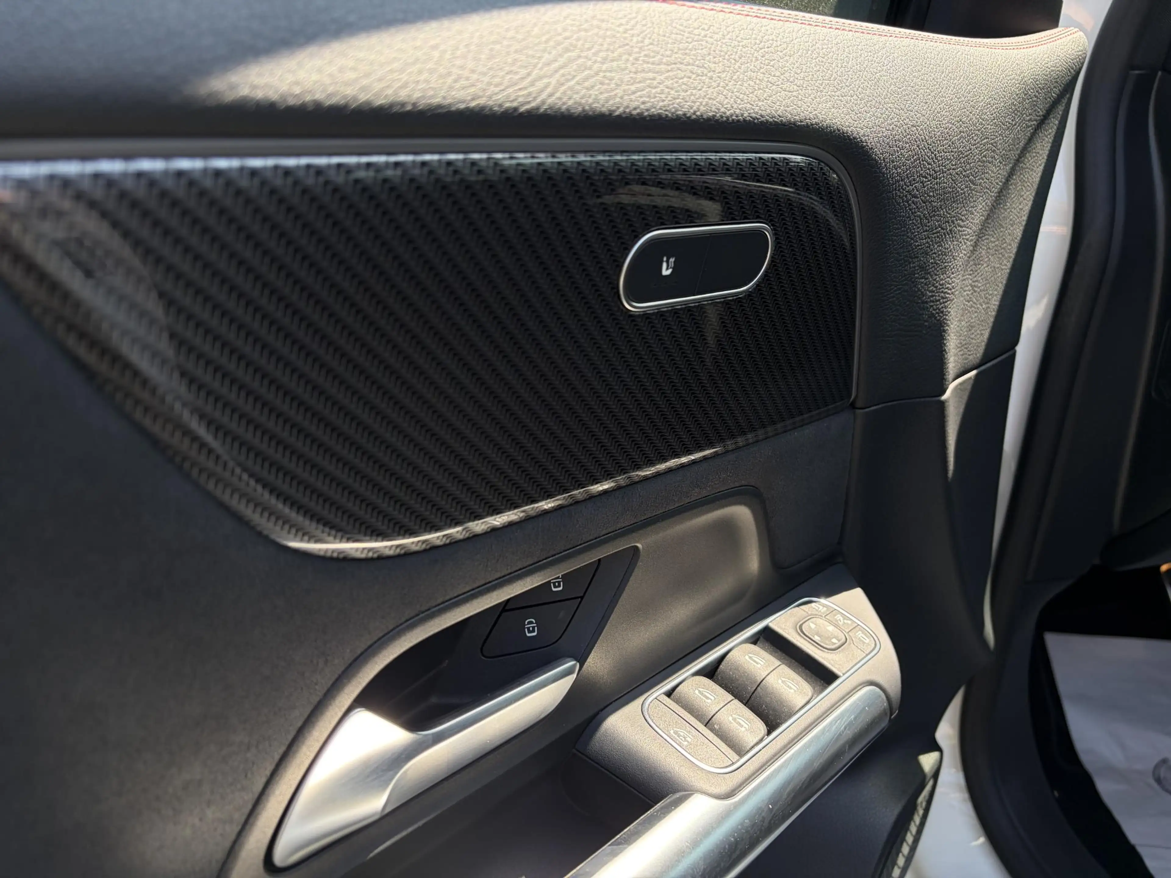 Mercedes-Benz GLA 250 e AMG Line — photo 14