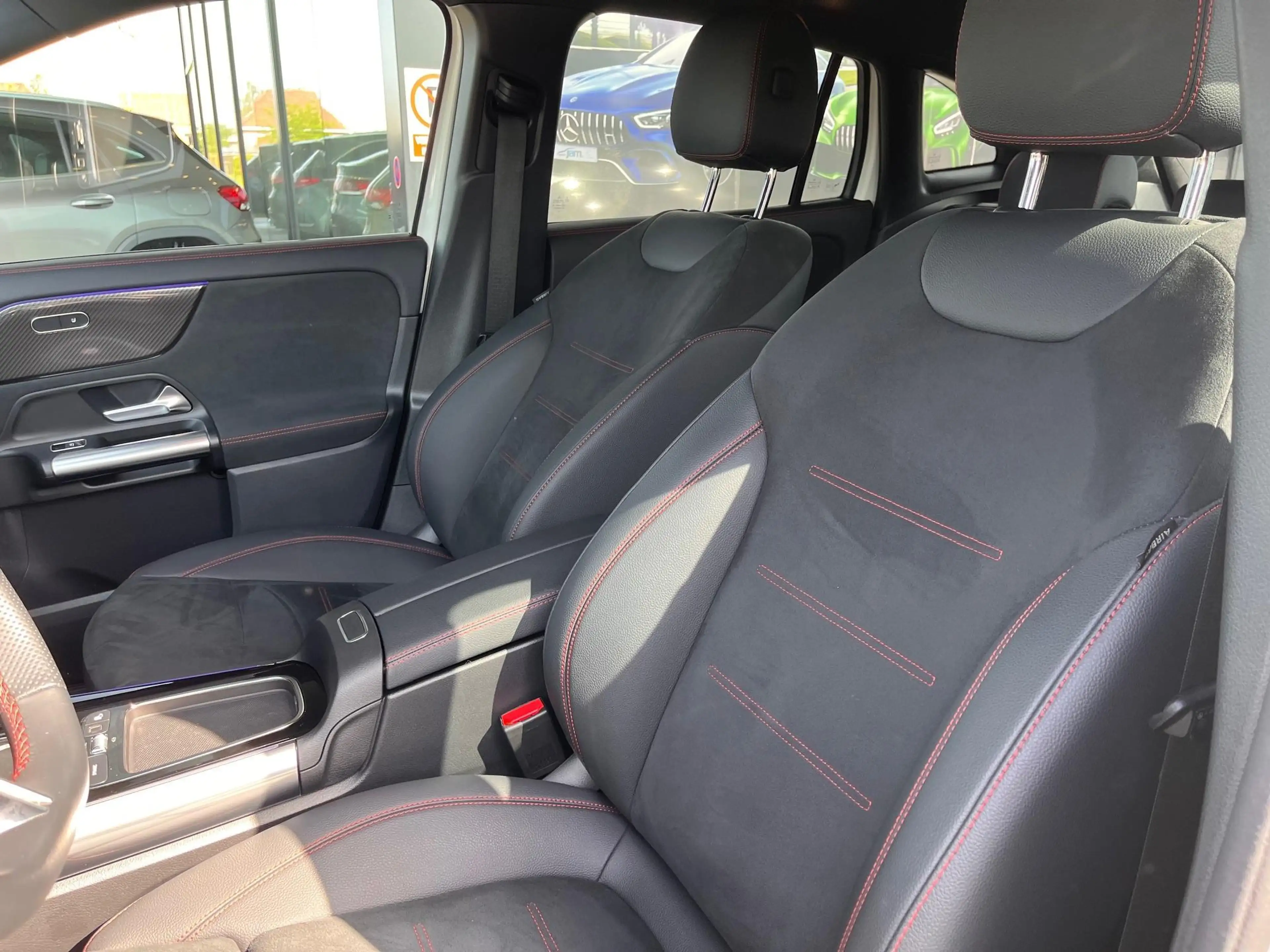 Mercedes-Benz GLA 250 e AMG Line — photo 8