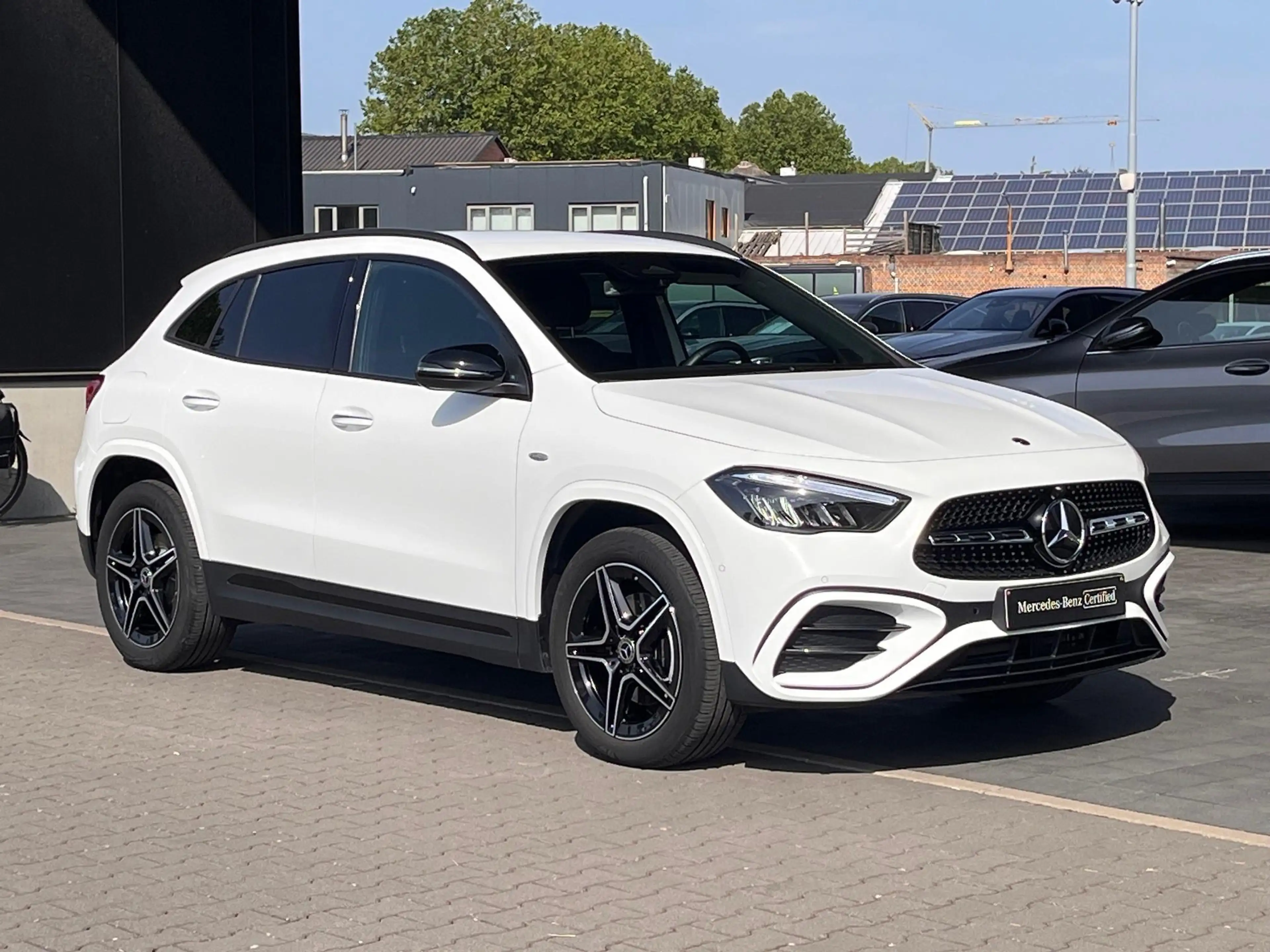 Mercedes-Benz GLA 250 e AMG Line — photo 4