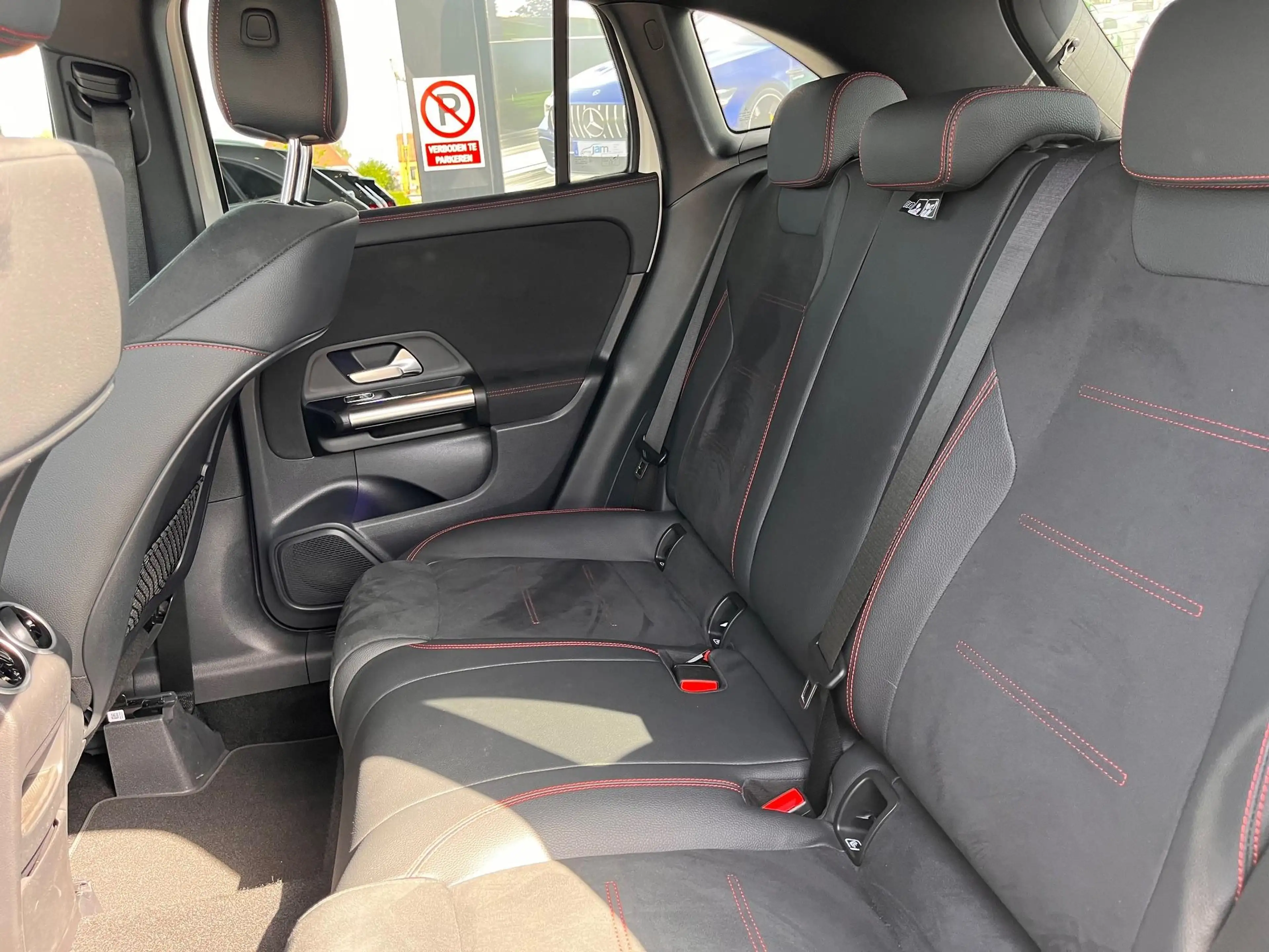 Mercedes-Benz GLA 250 e AMG Line — photo 9