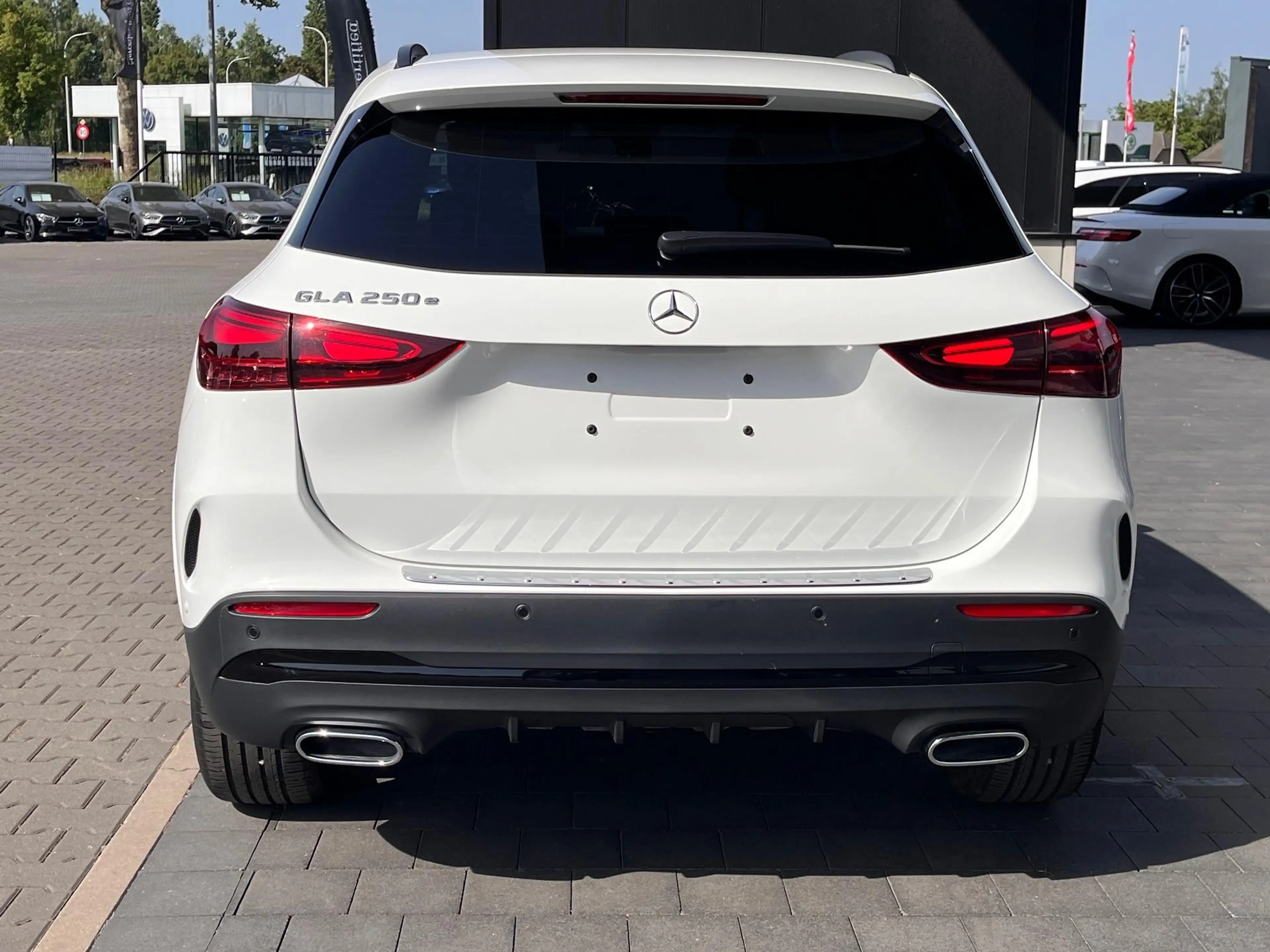 Mercedes-Benz GLA 250 e AMG Line — photo 3