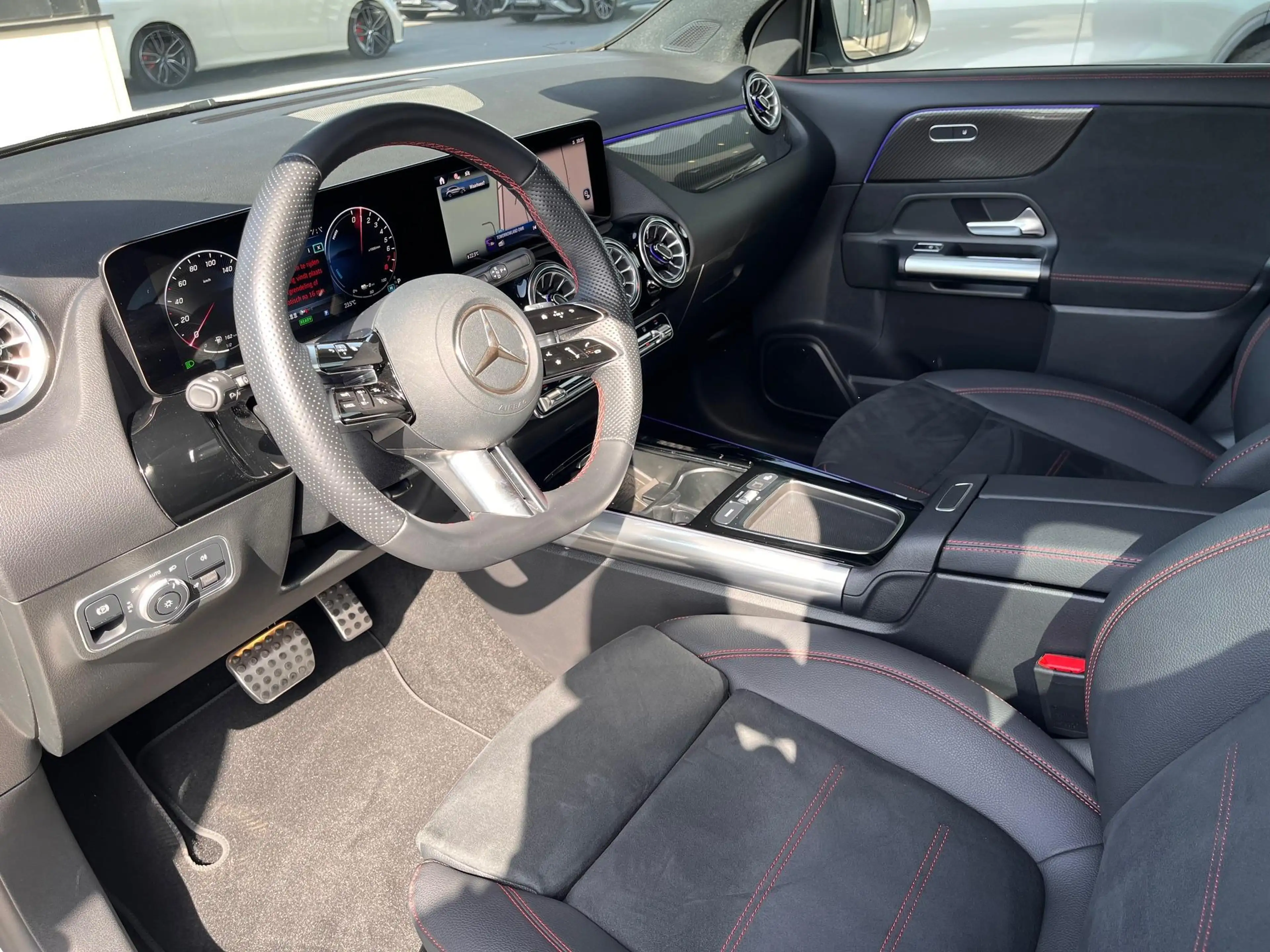 Mercedes-Benz GLA 250 e AMG Line — photo 7