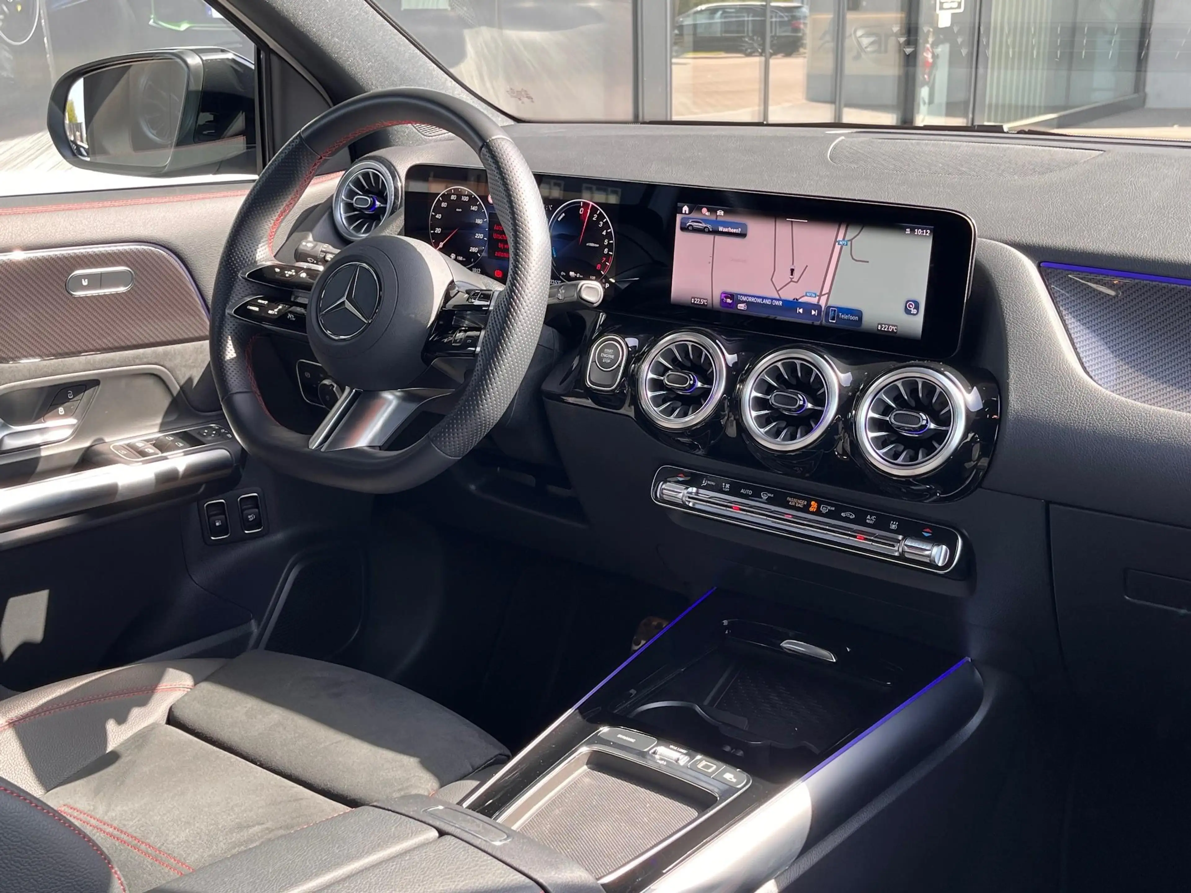 Mercedes-Benz GLA 250 e AMG Line — photo 13