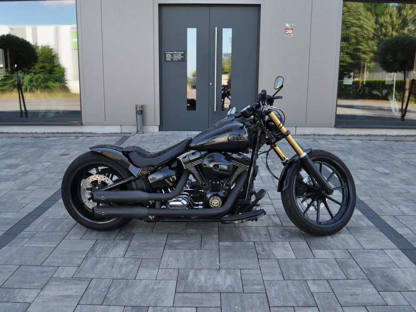 Harley-Davidson Breakout FXSB BREAKOUT Mega Umbau mit MCJ Anlage Schwarz - 1