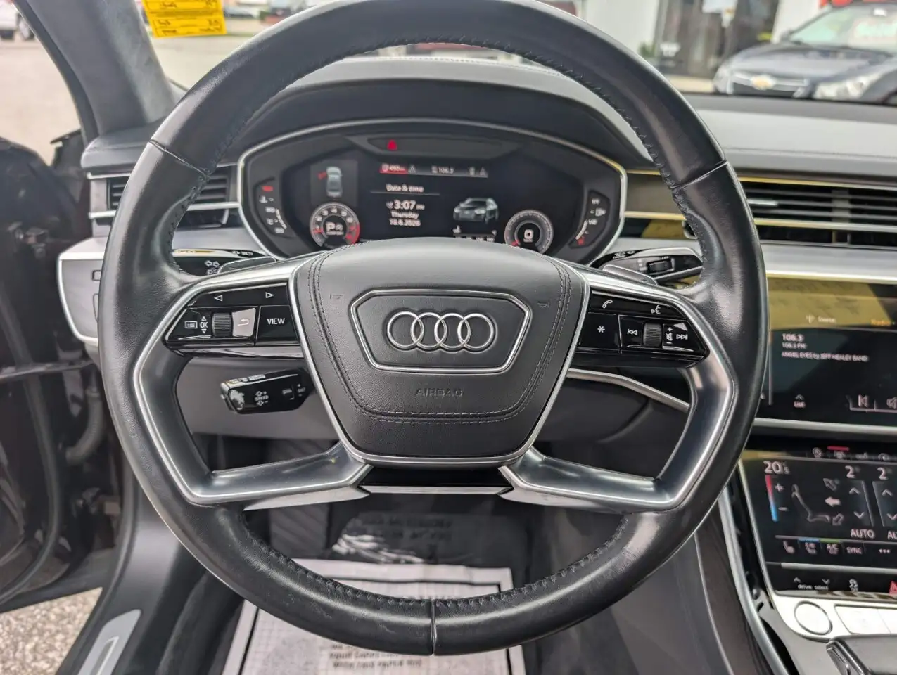 Audi A8 снимка Audi A8