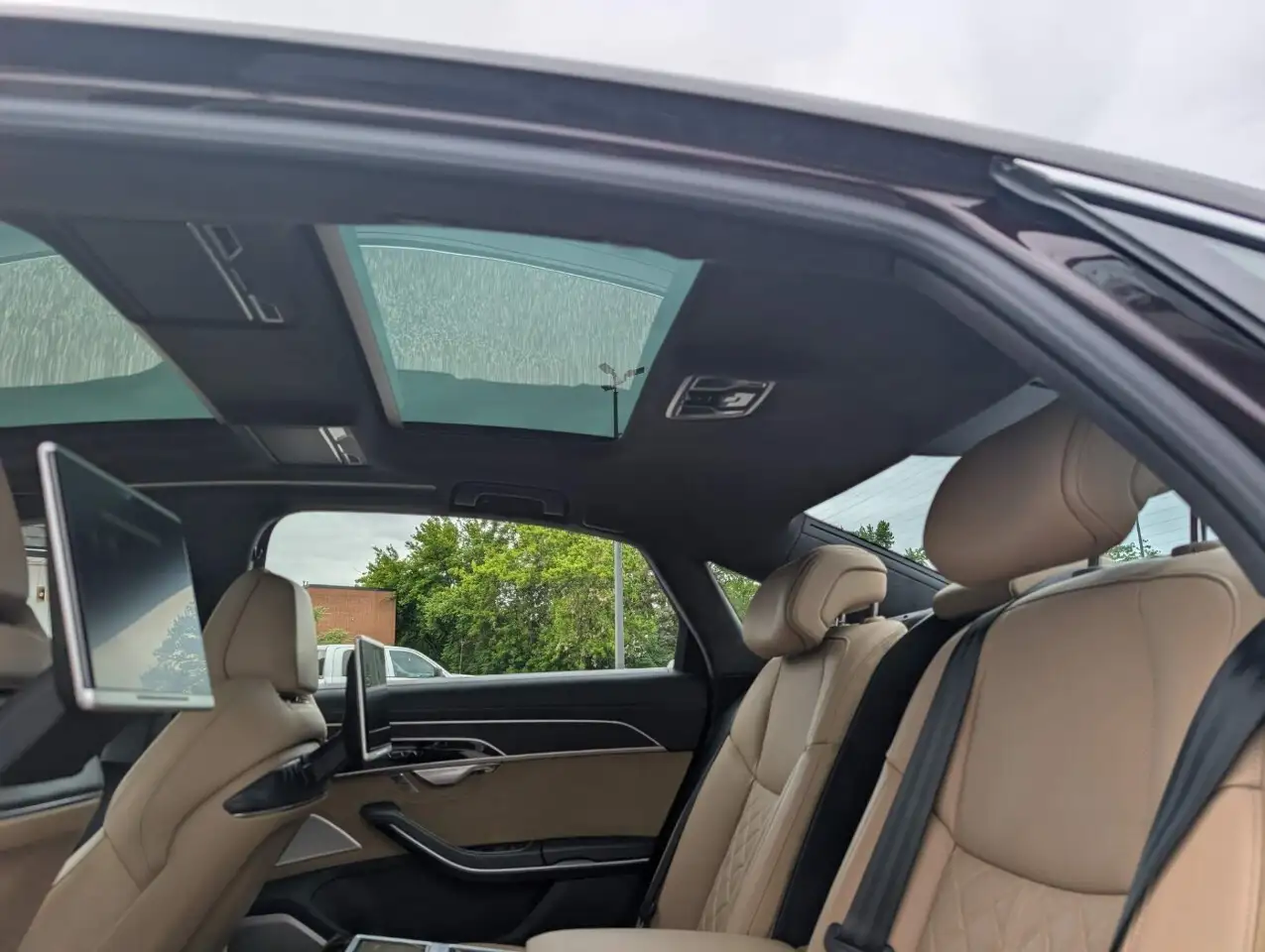 Audi A8 снимка Audi A8