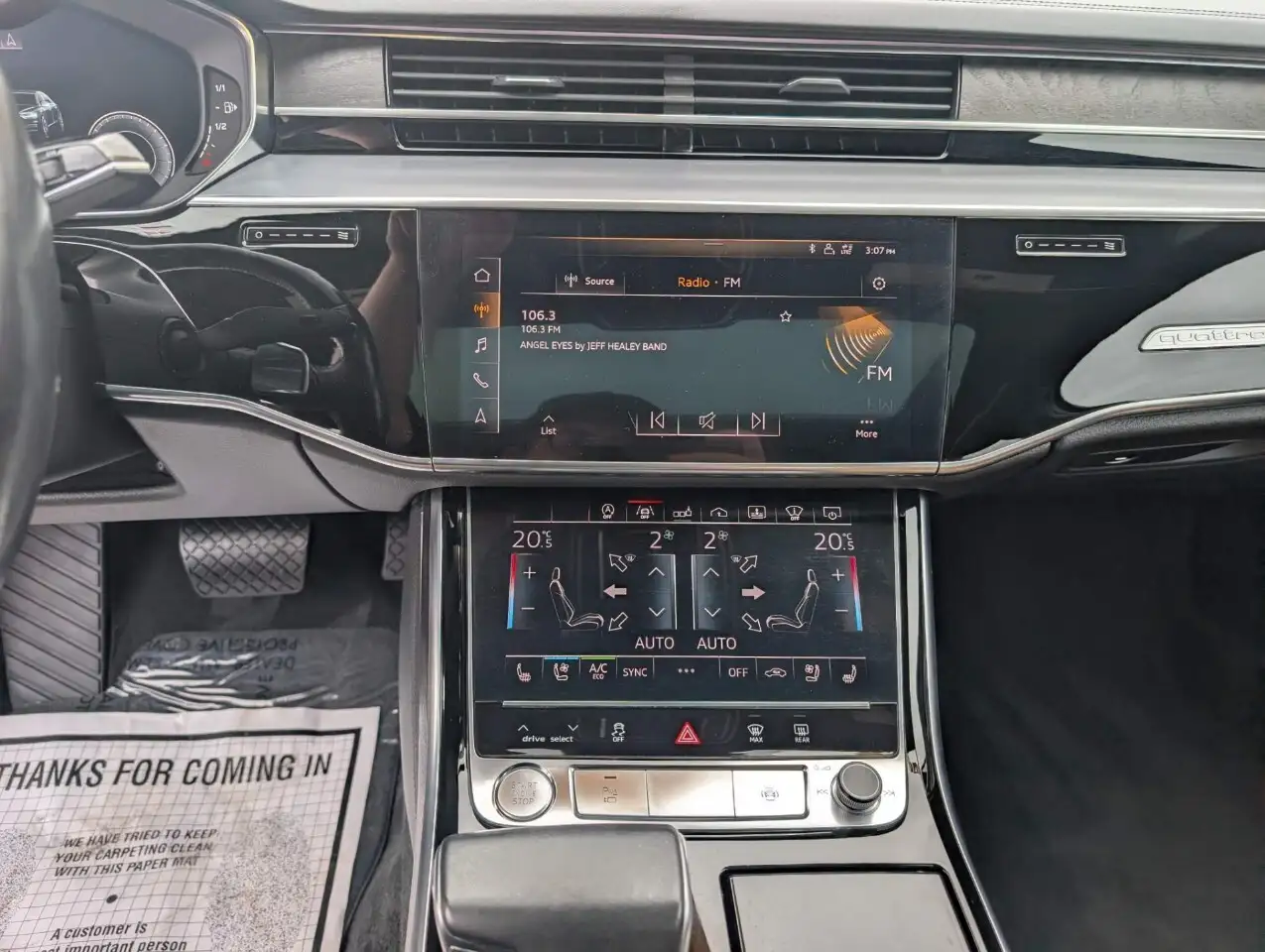 Audi A8 снимка Audi A8