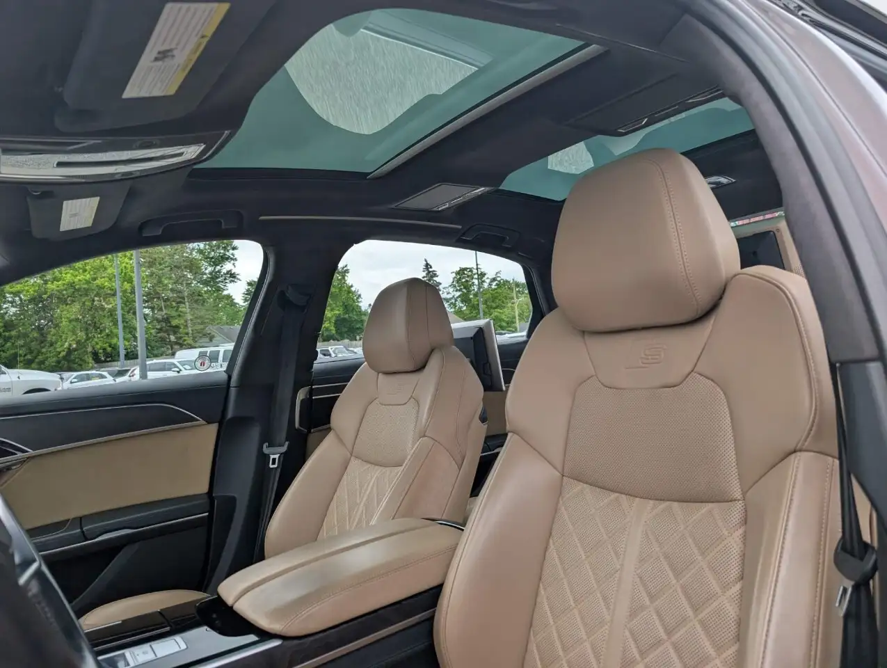 Audi A8 снимка Audi A8