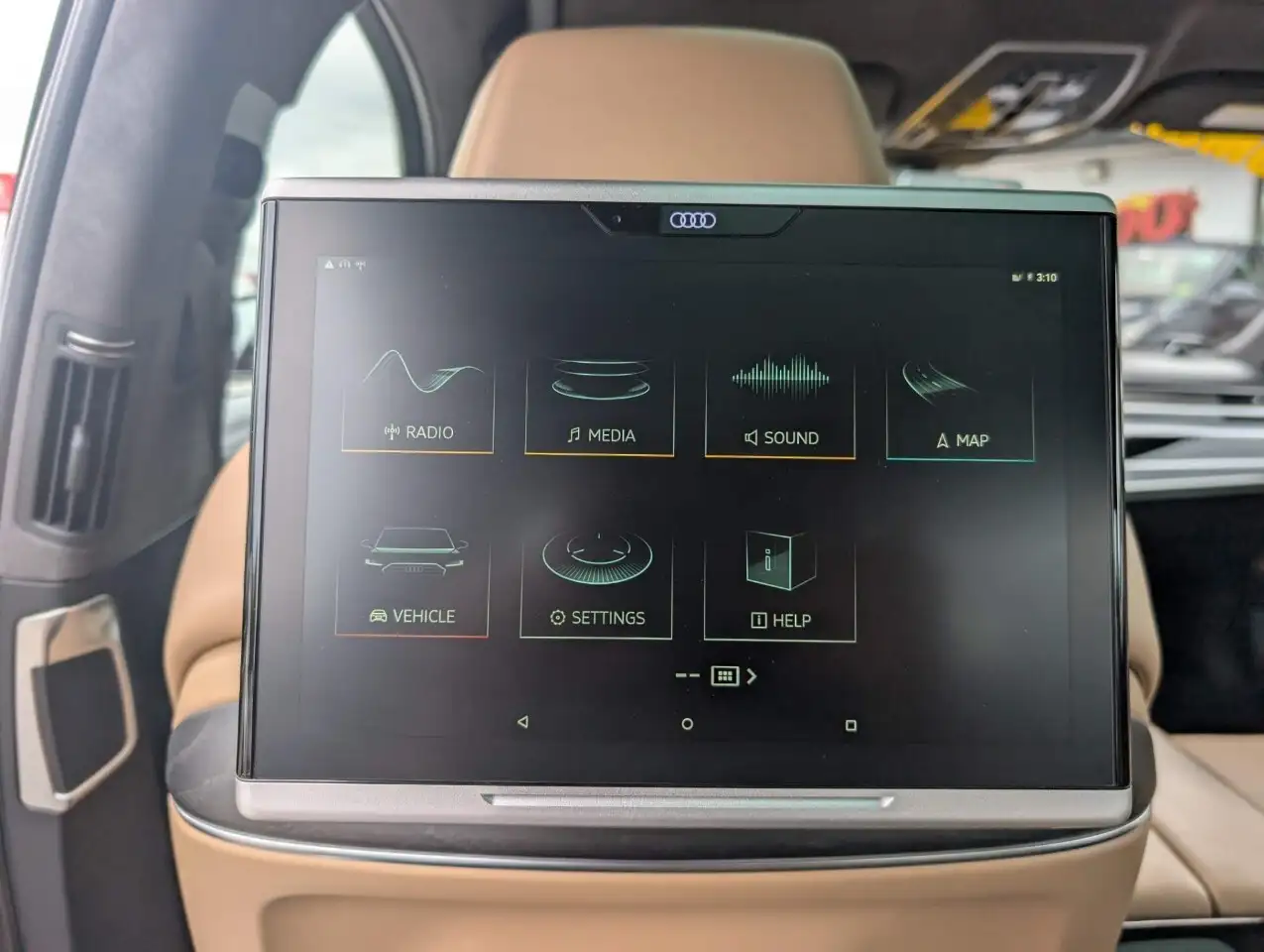Audi A8 снимка Audi A8