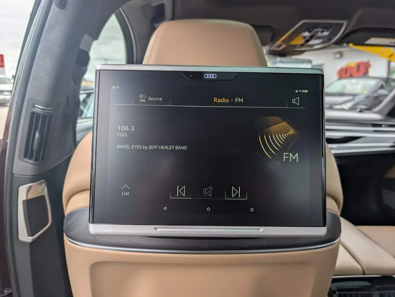 Audi A8 снимка Audi A8