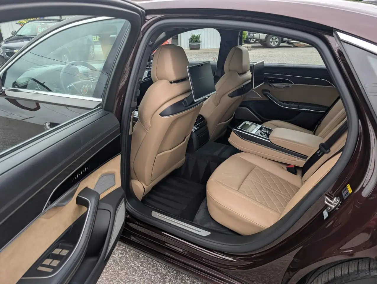 Audi A8 снимка Audi A8
