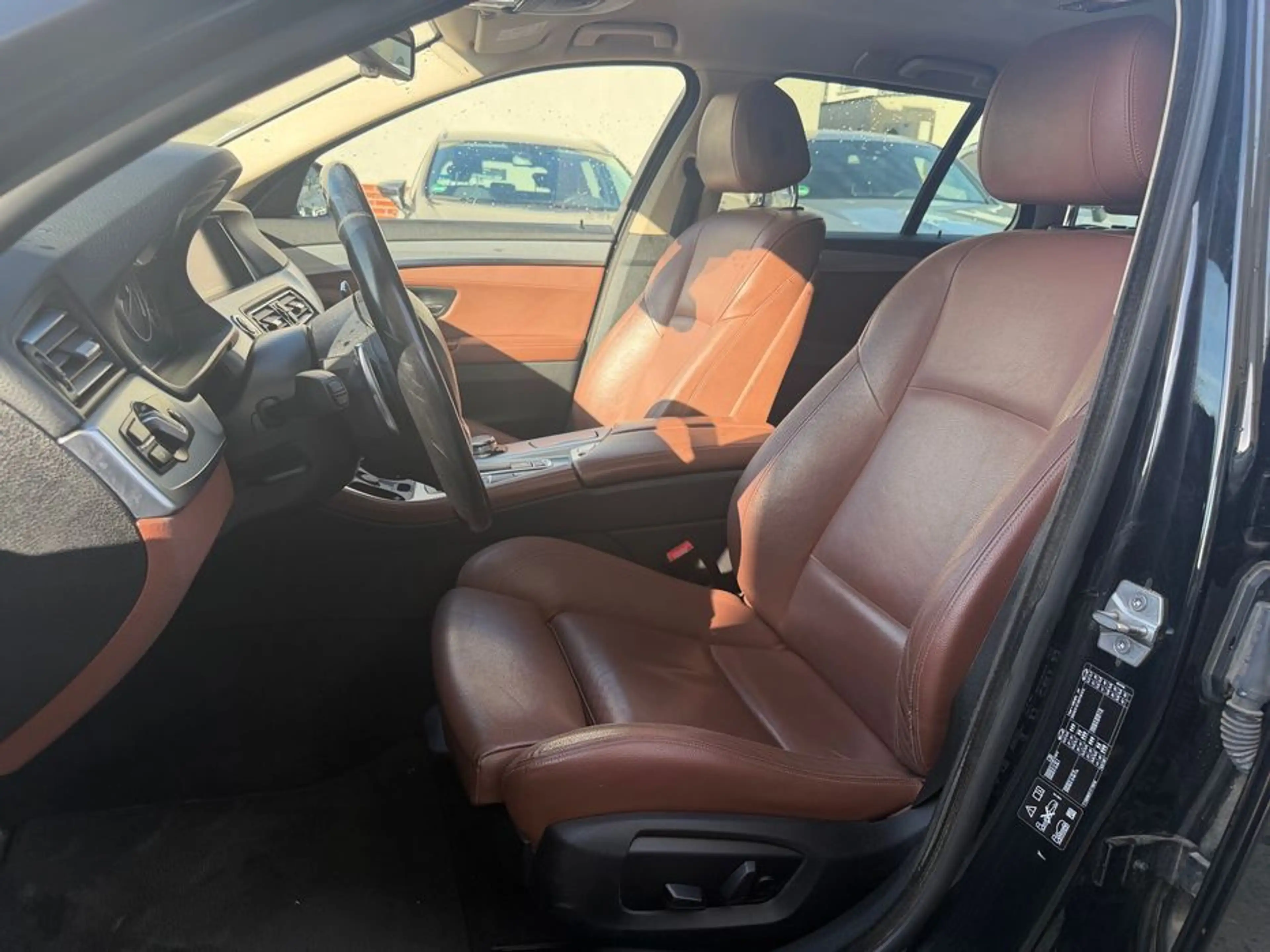 BMW 525 5 Touring 525 d xDrive Sitzheizung Leder — photo 14