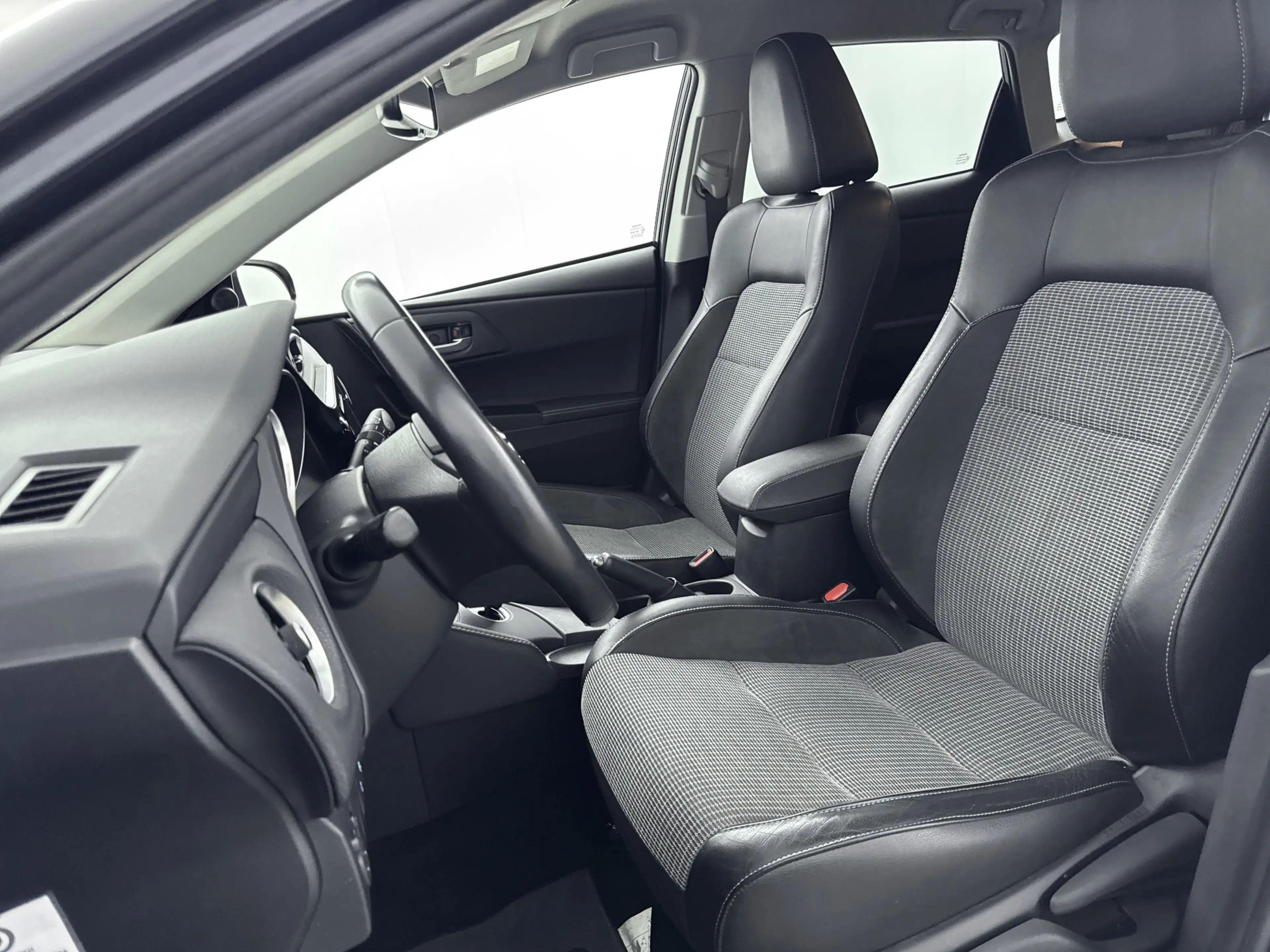 Toyota Auris 1.8 Hybrid Executive | Trekhaak | Navigatie | Park — photo 14