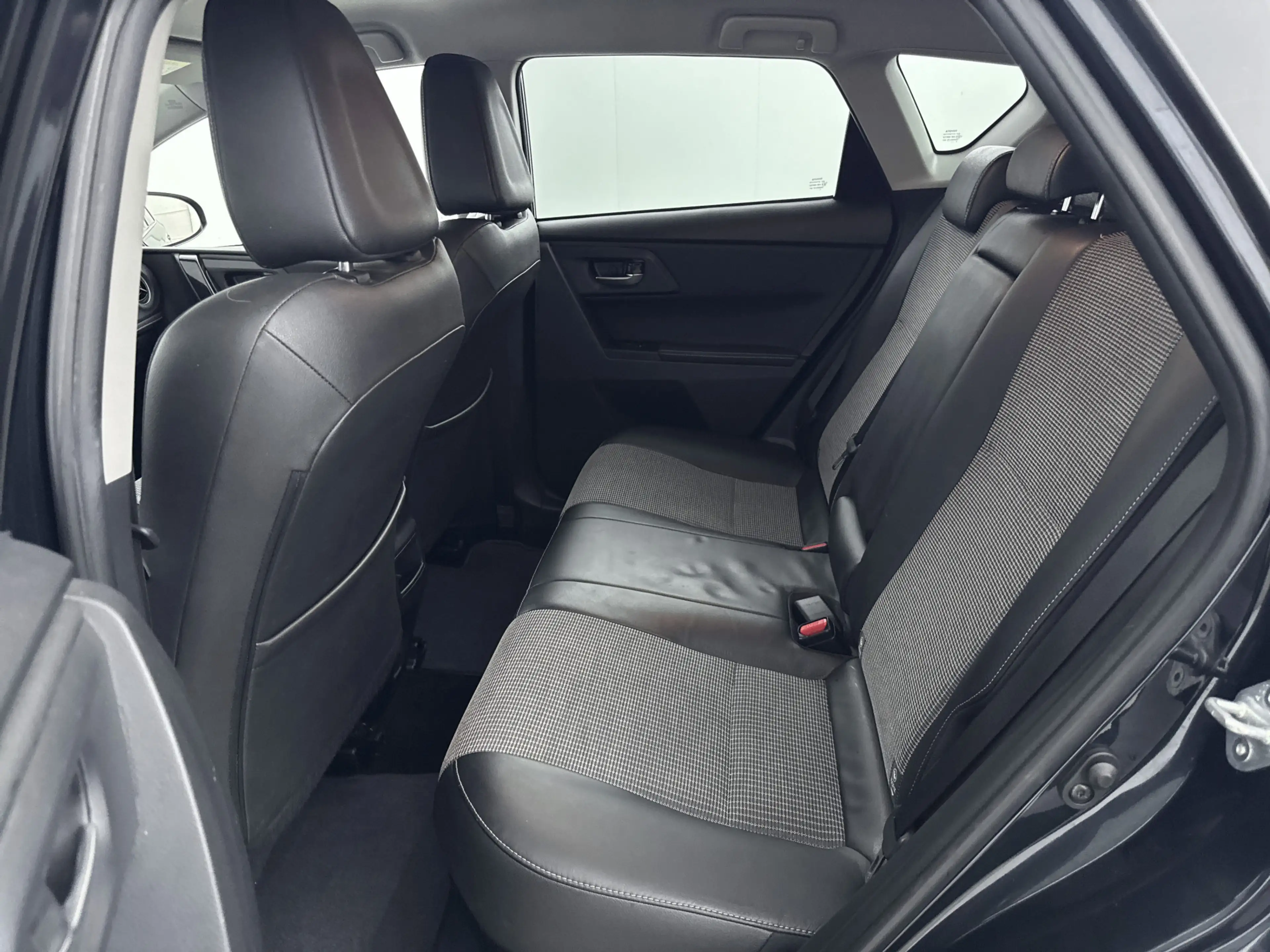 Toyota Auris 1.8 Hybrid Executive | Trekhaak | Navigatie | Park — photo 15