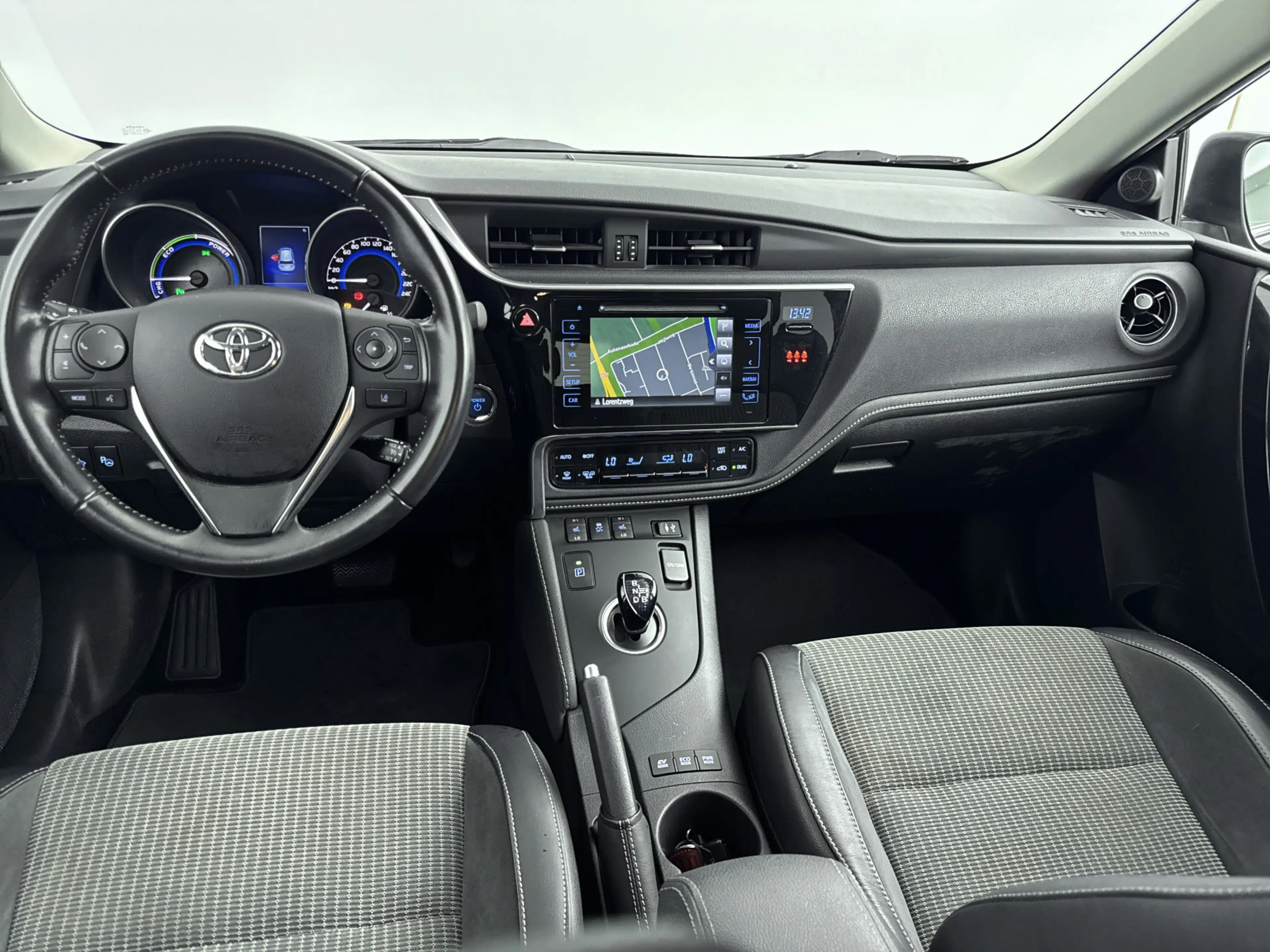 Toyota Auris 1.8 Hybrid Executive | Trekhaak | Navigatie | Park — photo 4