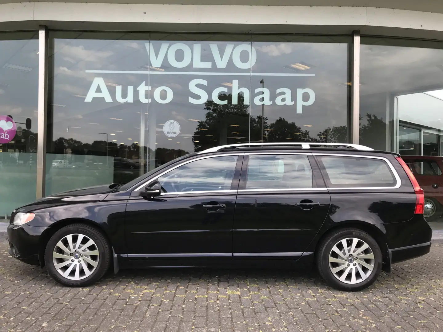 Volvo V70 1.6 T4 Limited Ed. Luxury Automaat | Rijklaar incl Zwart - 2