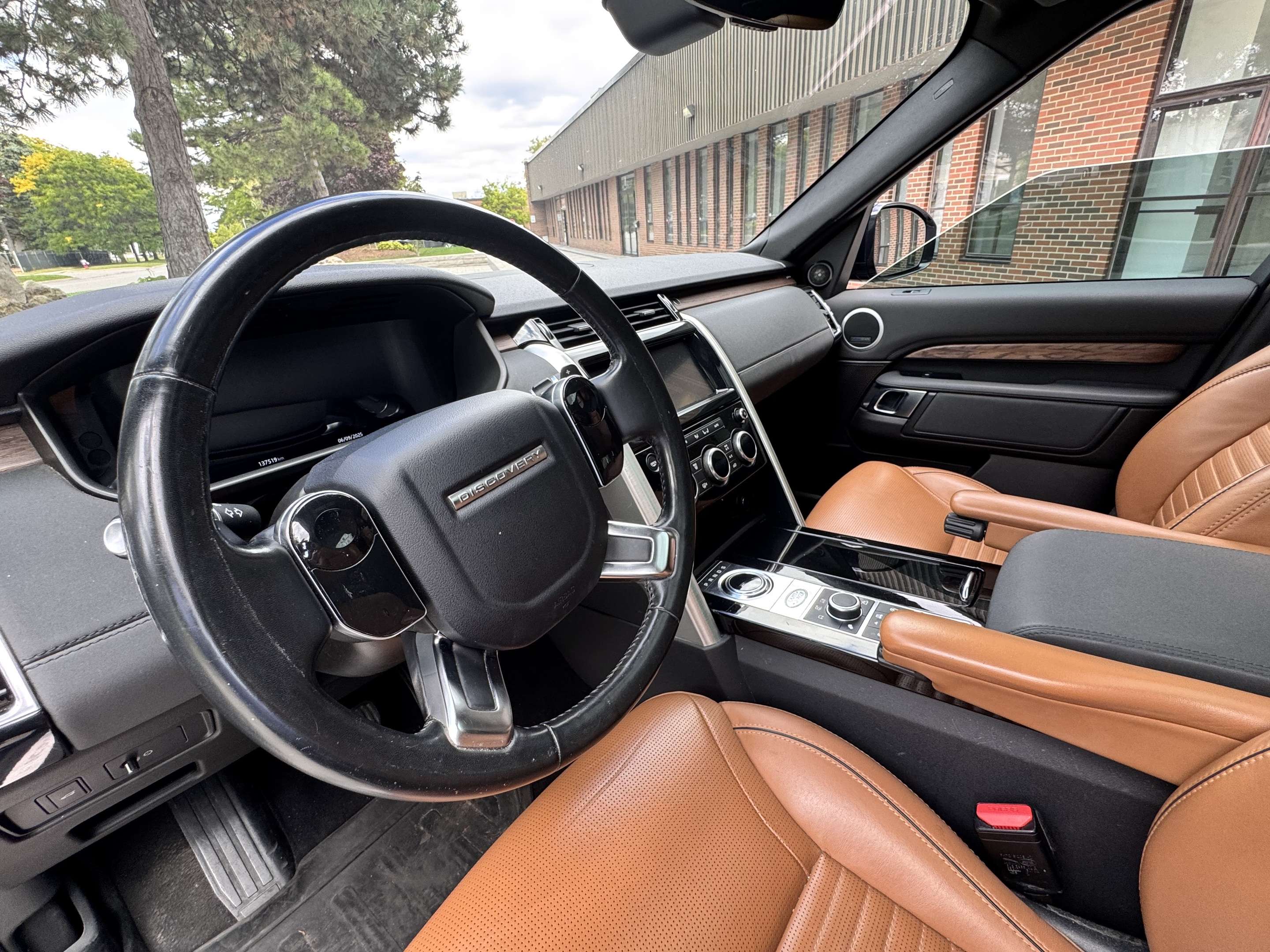 2019 Land Rover Discovery HSE 4WD/ 7 Passengers/ Full servcie history thumb 6