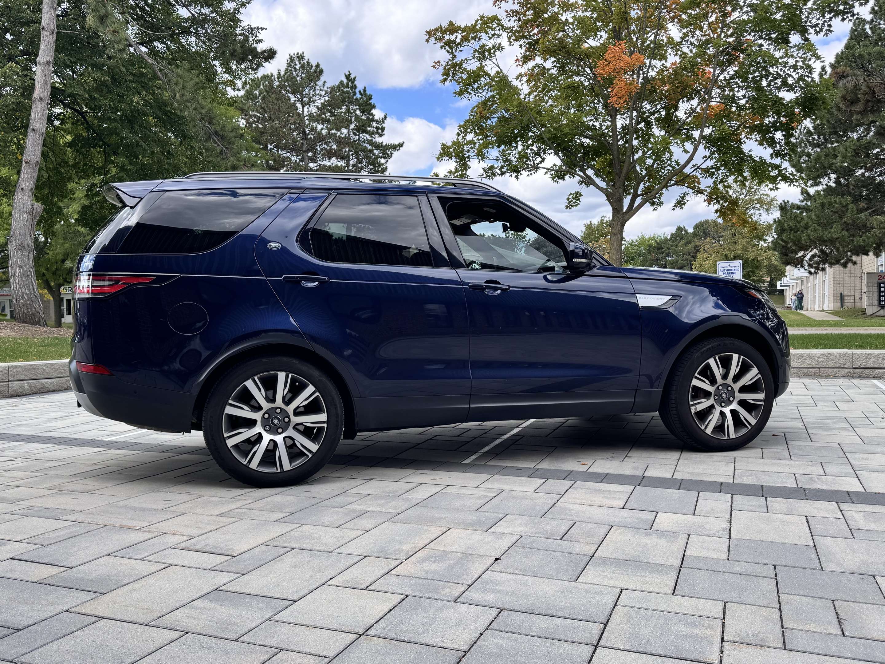 2019 Land Rover Discovery HSE 4WD/ 7 Passengers/ Full servcie history thumb 10