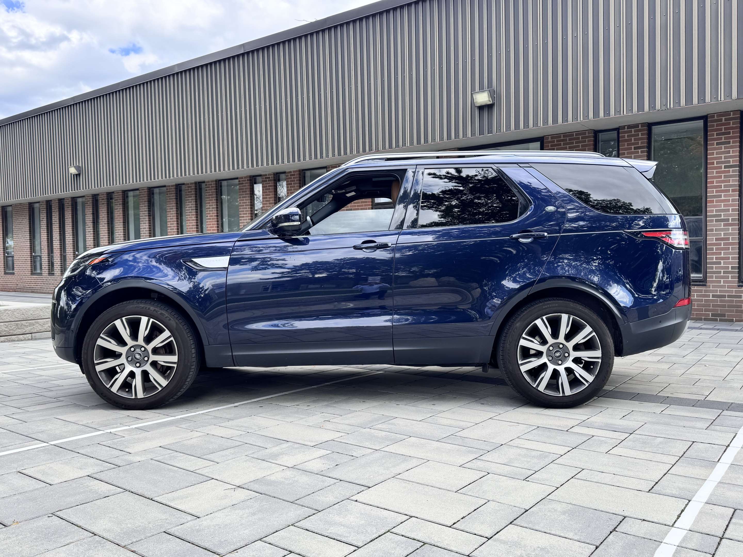 2019 Land Rover Discovery HSE 4WD/ 7 Passengers/ Full servcie history alt 4