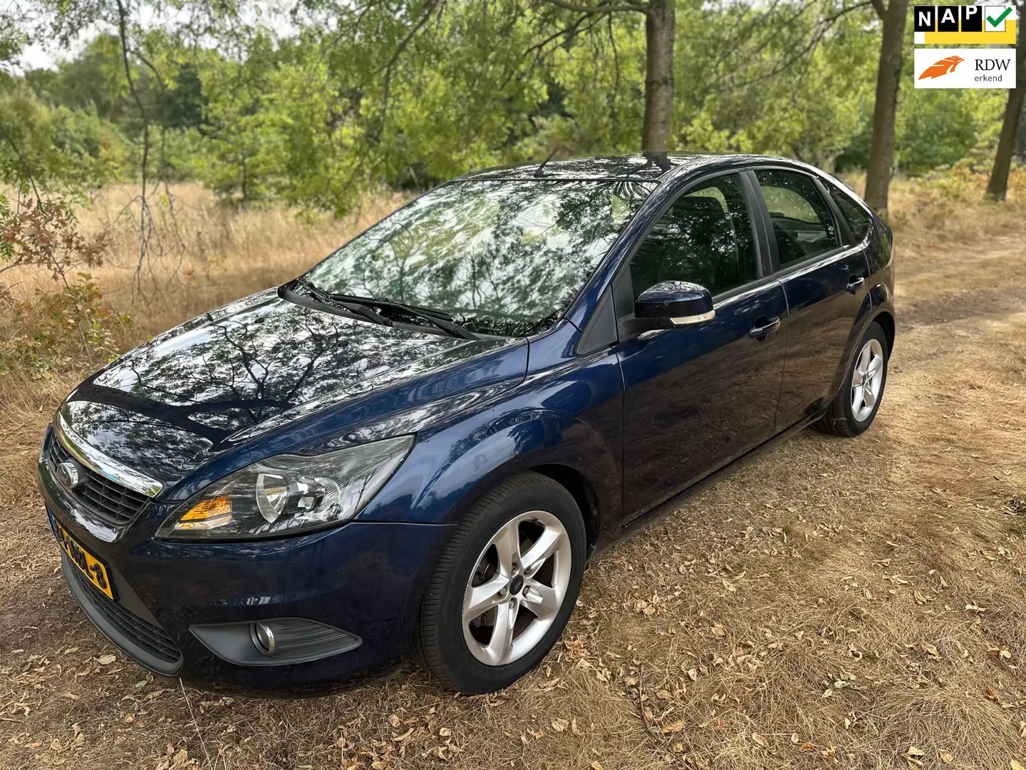 Ford Focus 1.6 Comfort apk t/m 02-04-2026 Blauw - 1