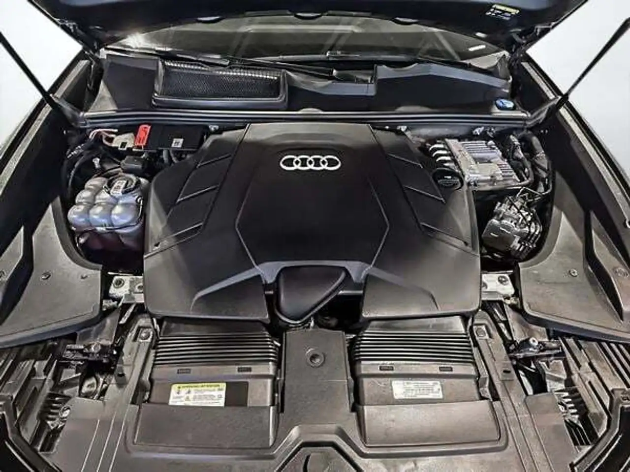 Audi Q8 снимка Audi Q8