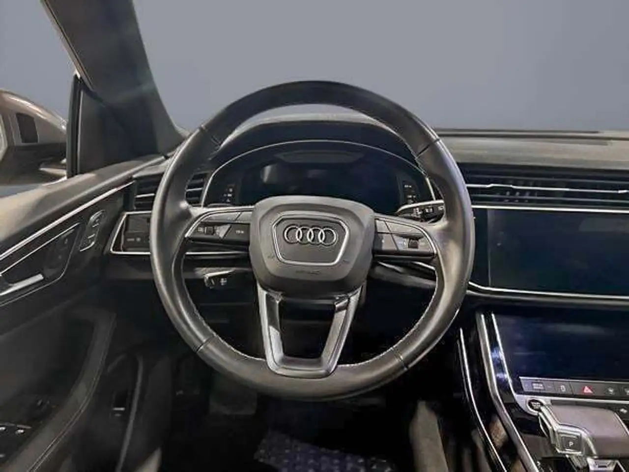 Audi Q8 снимка Audi Q8