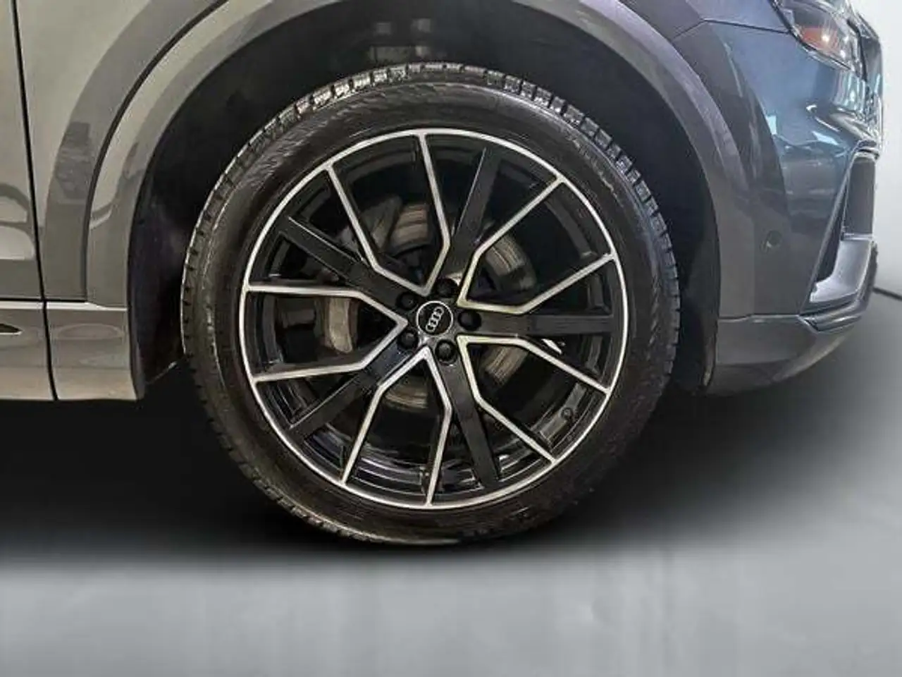 Audi Q8 снимка Audi Q8