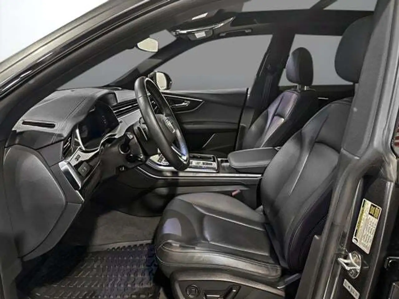 Audi Q8 снимка Audi Q8