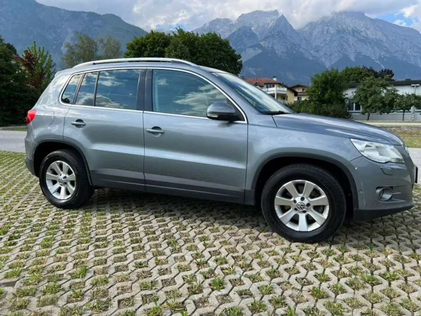 Volkswagen Tiguan Tiguan 2,0 TDI Sport Grau - 2