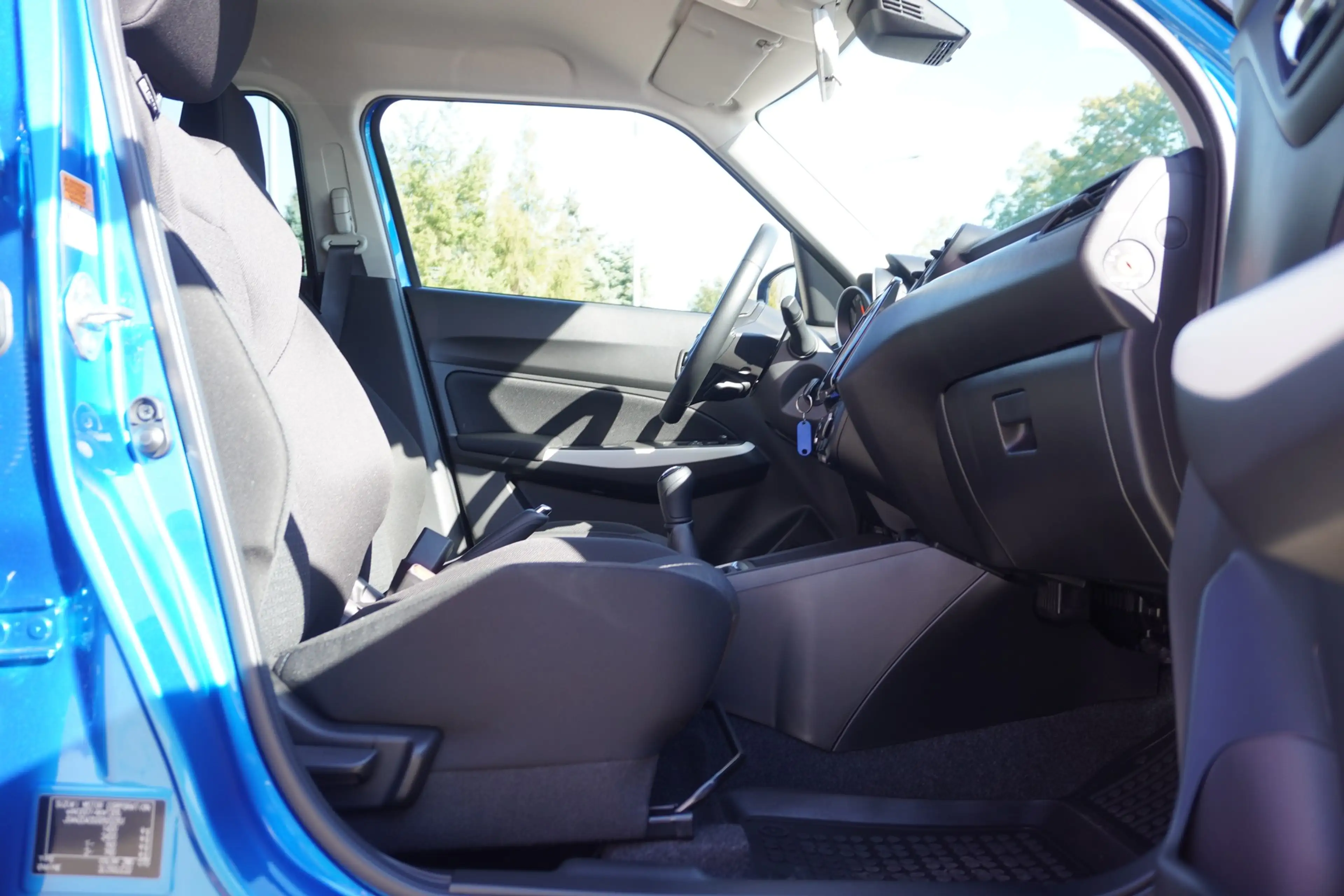 Suzuki Swift 1.2 4x4 M-Hybrid Comfort Navi DAB AHK ACC — photo 28
