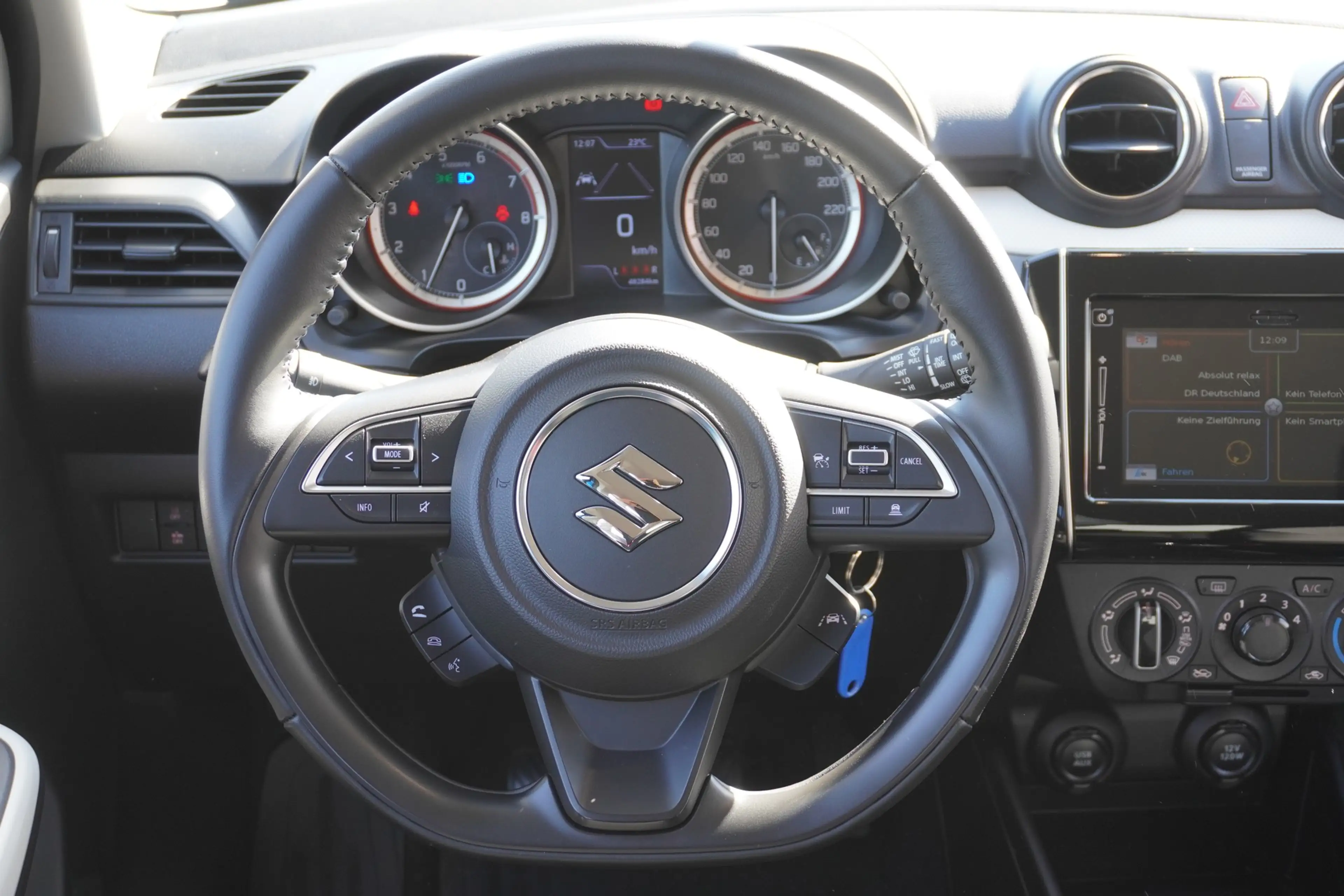 Suzuki Swift 1.2 4x4 M-Hybrid Comfort Navi DAB AHK ACC — photo 11