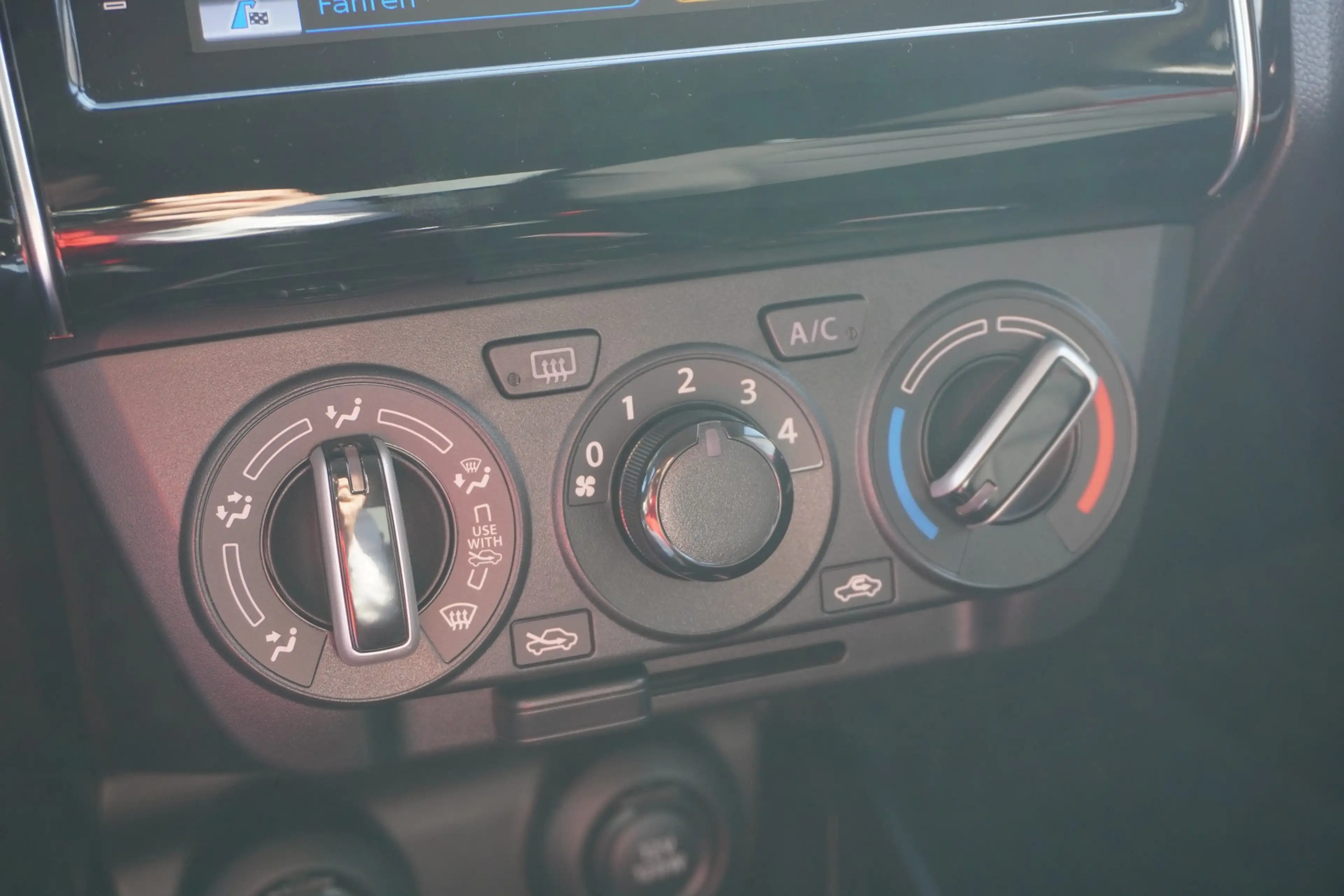 Suzuki Swift 1.2 4x4 M-Hybrid Comfort Navi DAB AHK ACC — photo 14