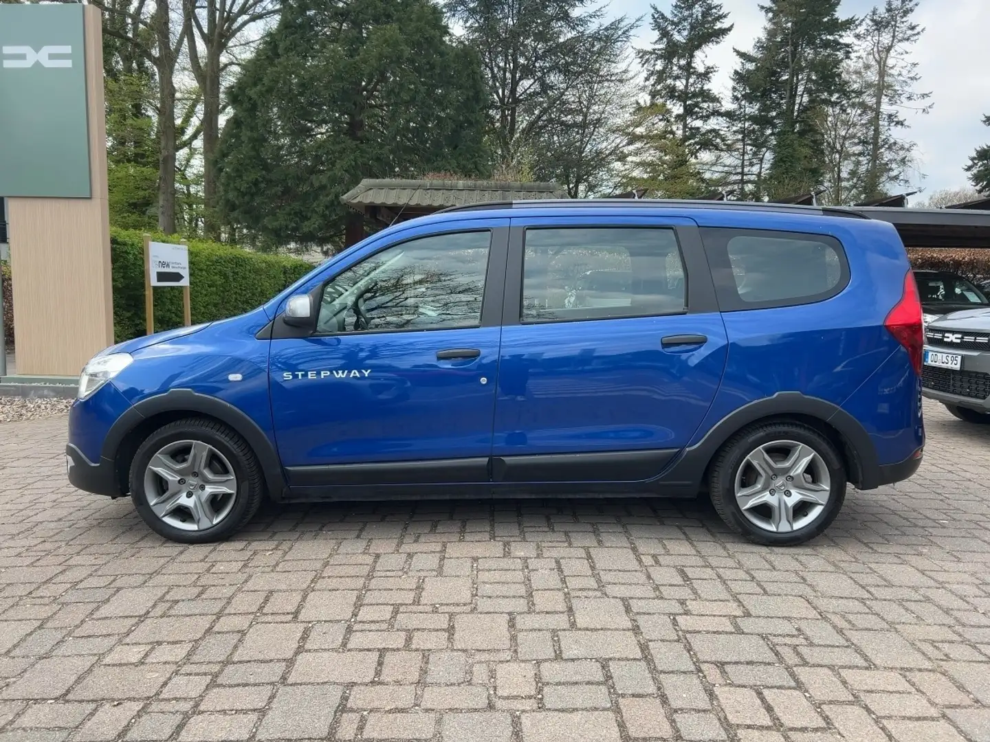 Dacia Lodgy Stepway TCe 130 *Navi,PDC,SHZ,AHK* Blauw - 2