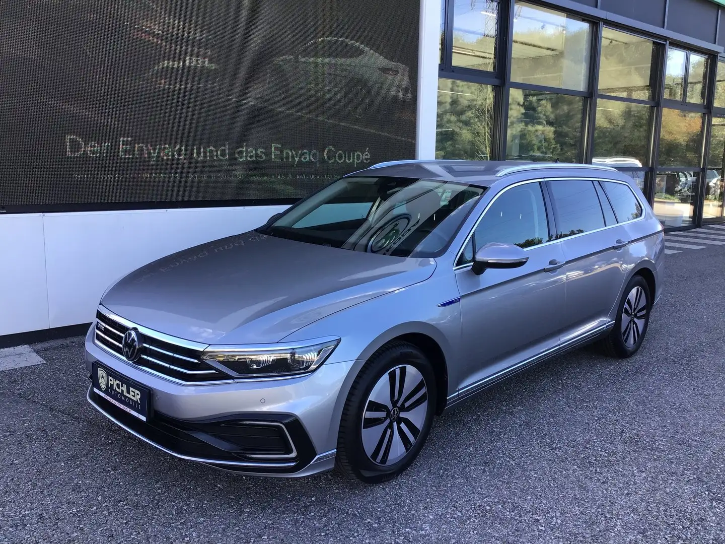 Volkswagen Passat Variant GTE Silber - 1