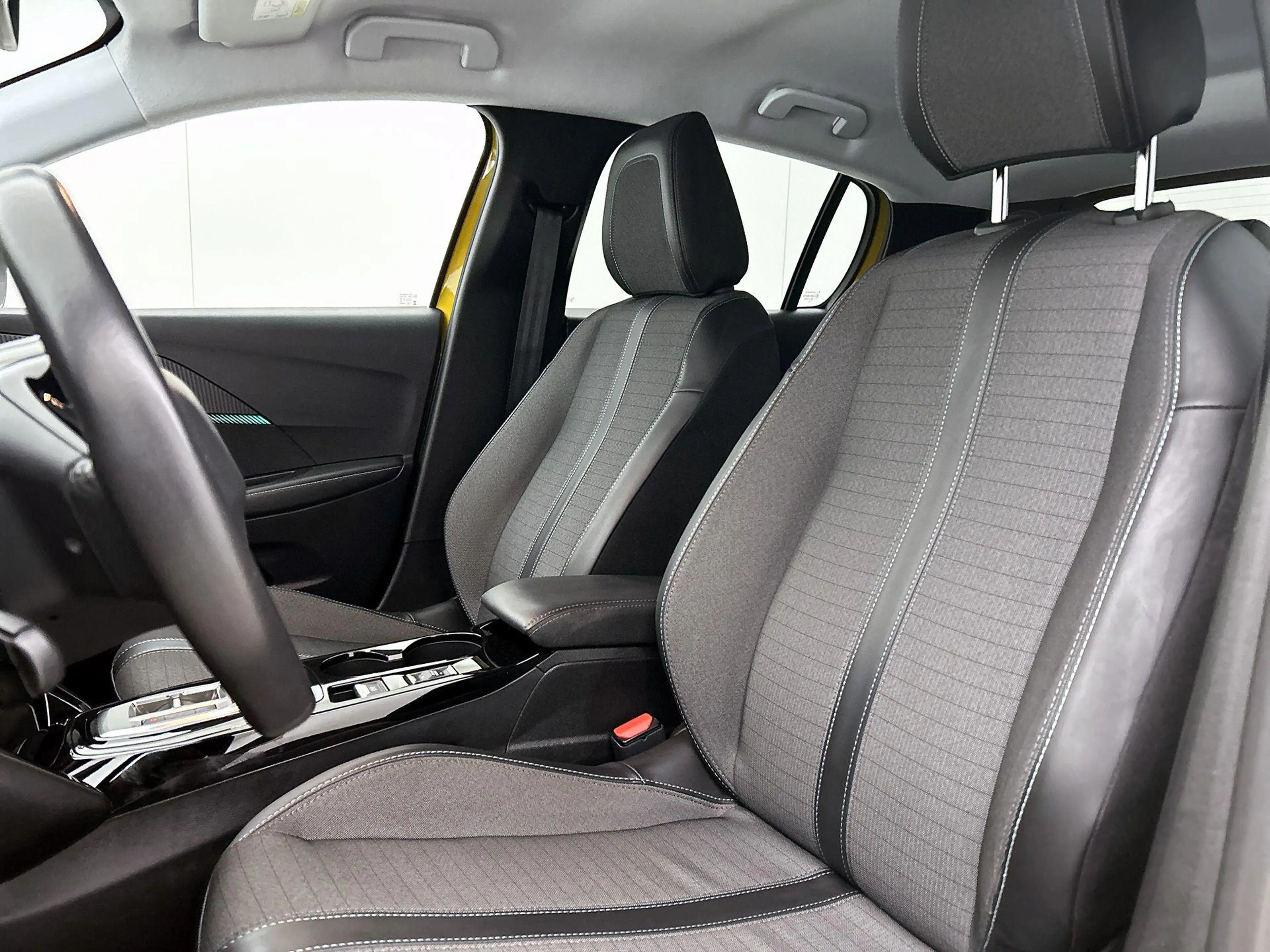 Peugeot e-208 EV Allure Pack 50 kWh | Automaat | Camera | Naviga — photo 11