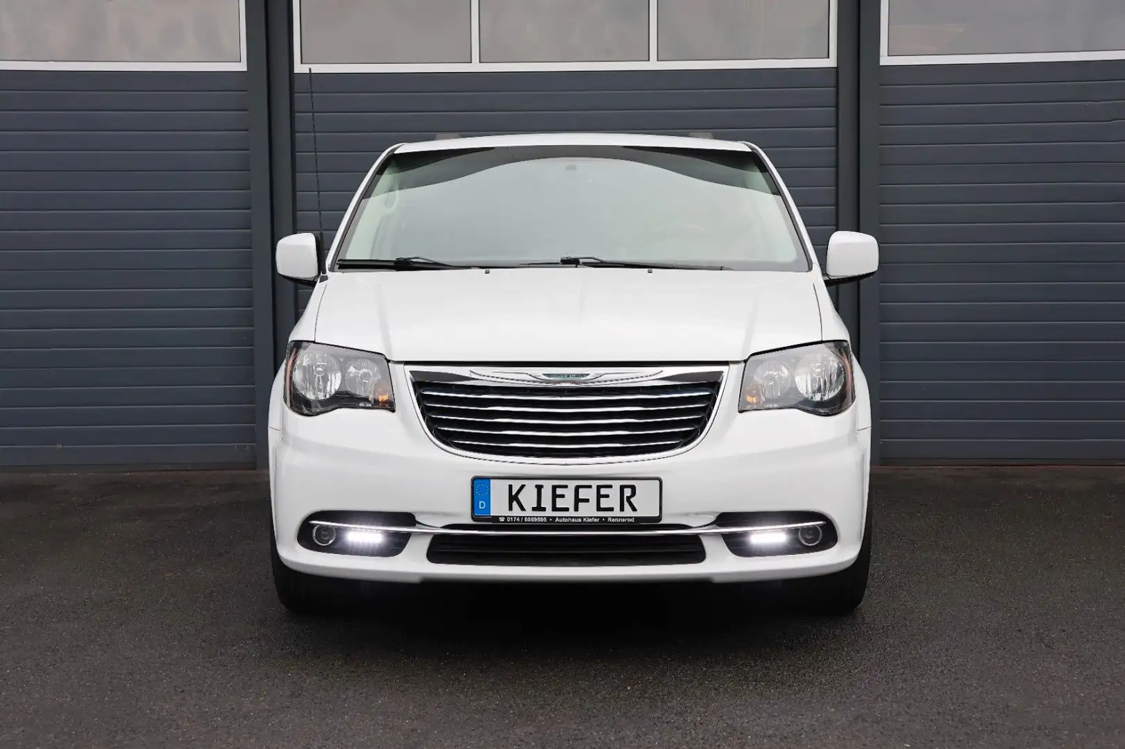 Chrysler Voyager V6/AHK/LPG/7-Sitzen/KAMERA/DVD/AMBIE/R17 Weiß - 2