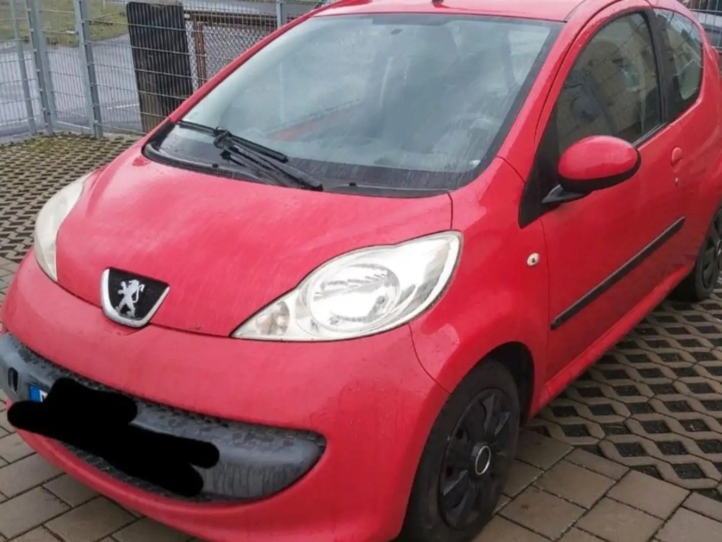 Peugeot 107 107  5-Türer 70 Filou Rot - 1