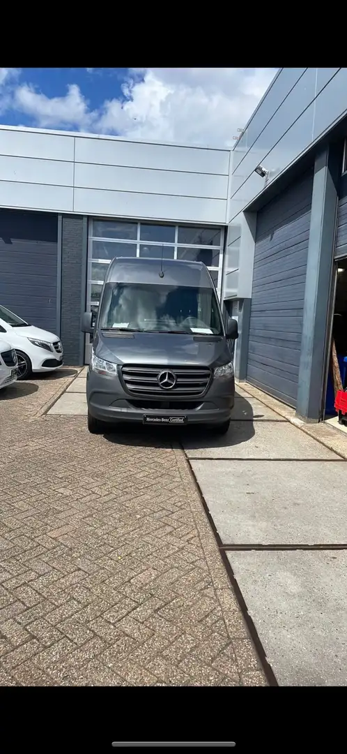 Mercedes-Benz Sprinter 316 CDI Standard HA 7G-TRONIC Plus Grijs - 2