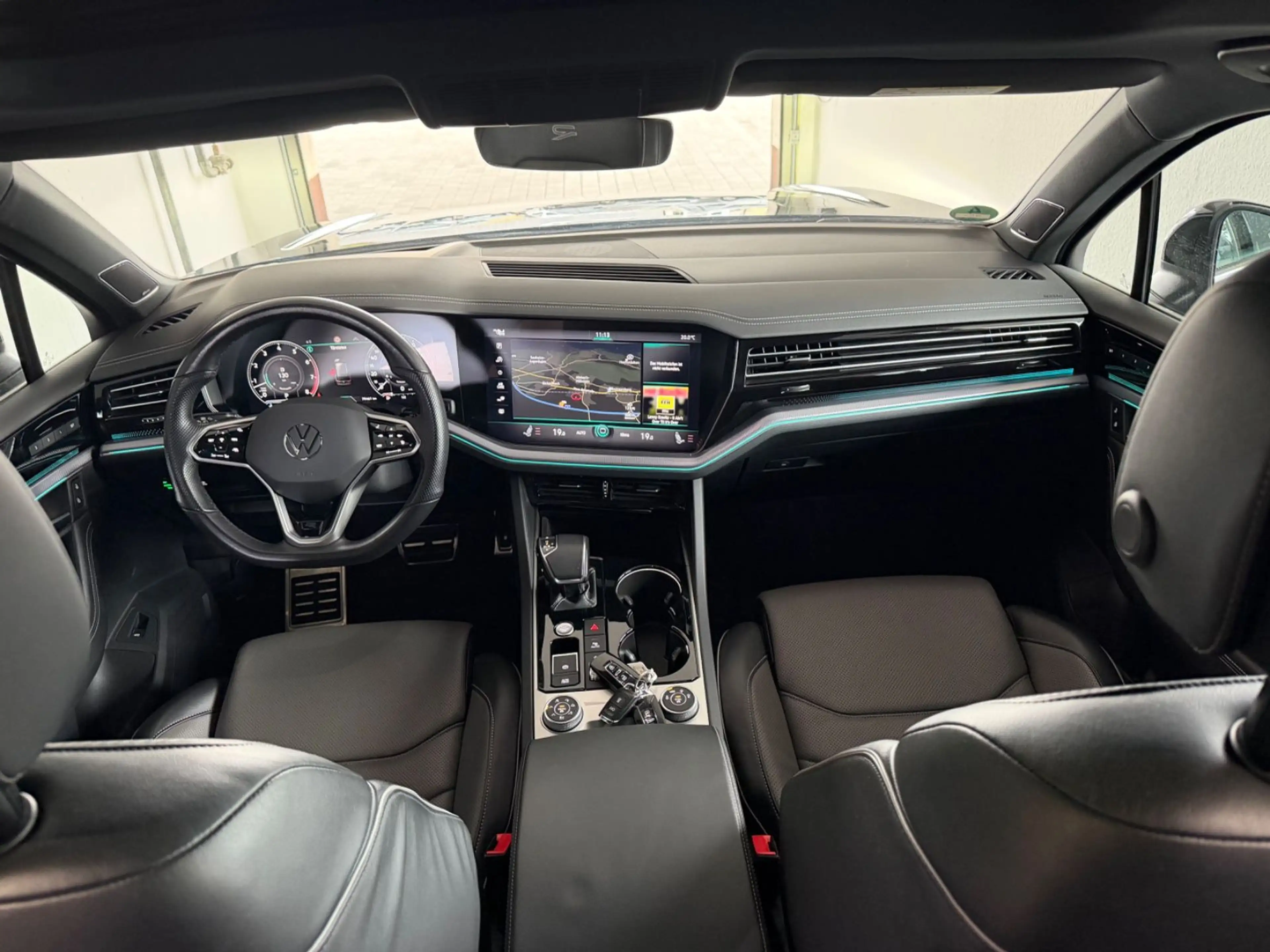 Volkswagen Touareg R-Line 4Motion Vollausstattung — photo 2