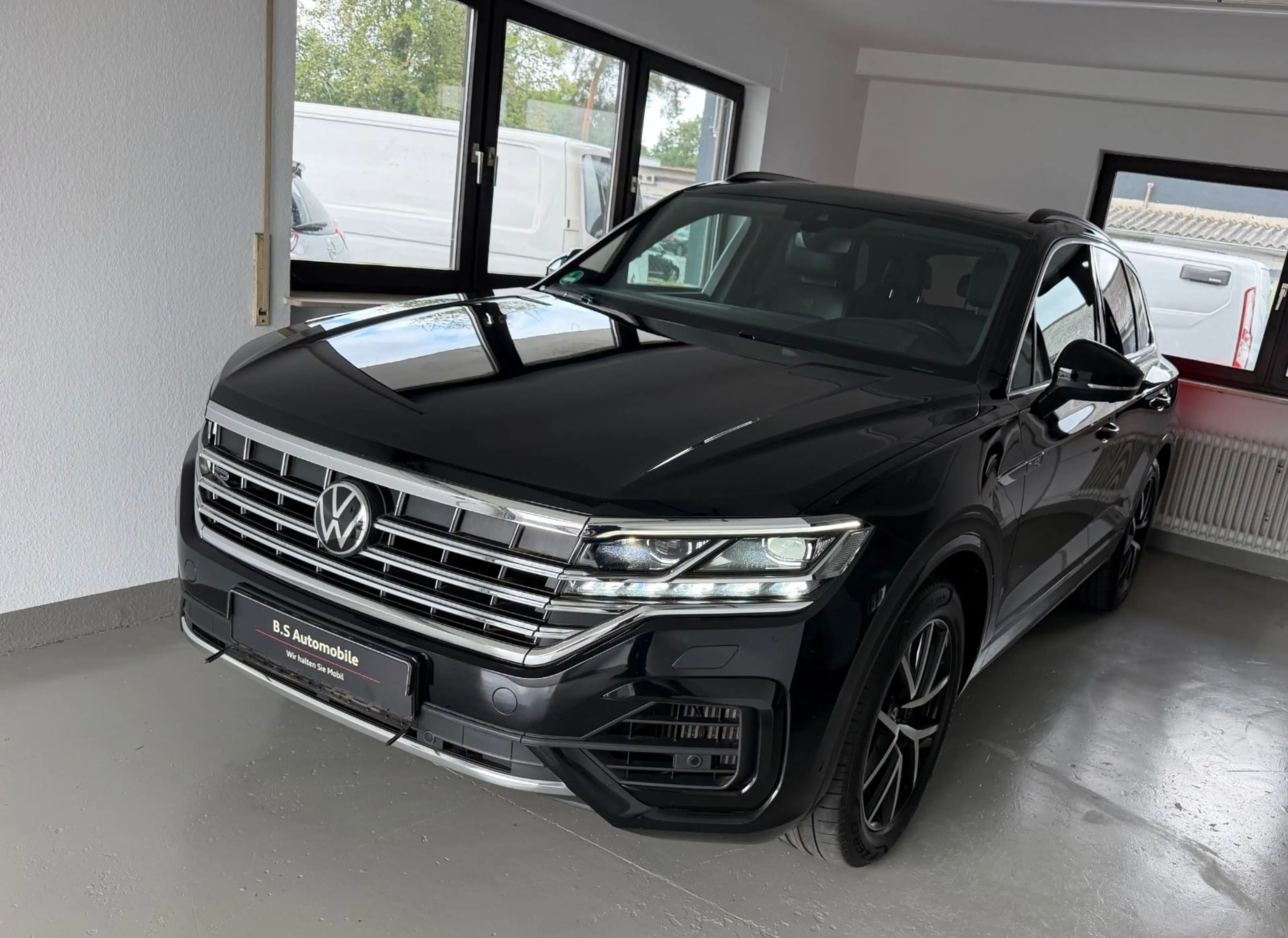 Volkswagen Touareg R-Line 4Motion Vollausstattung — photo 13