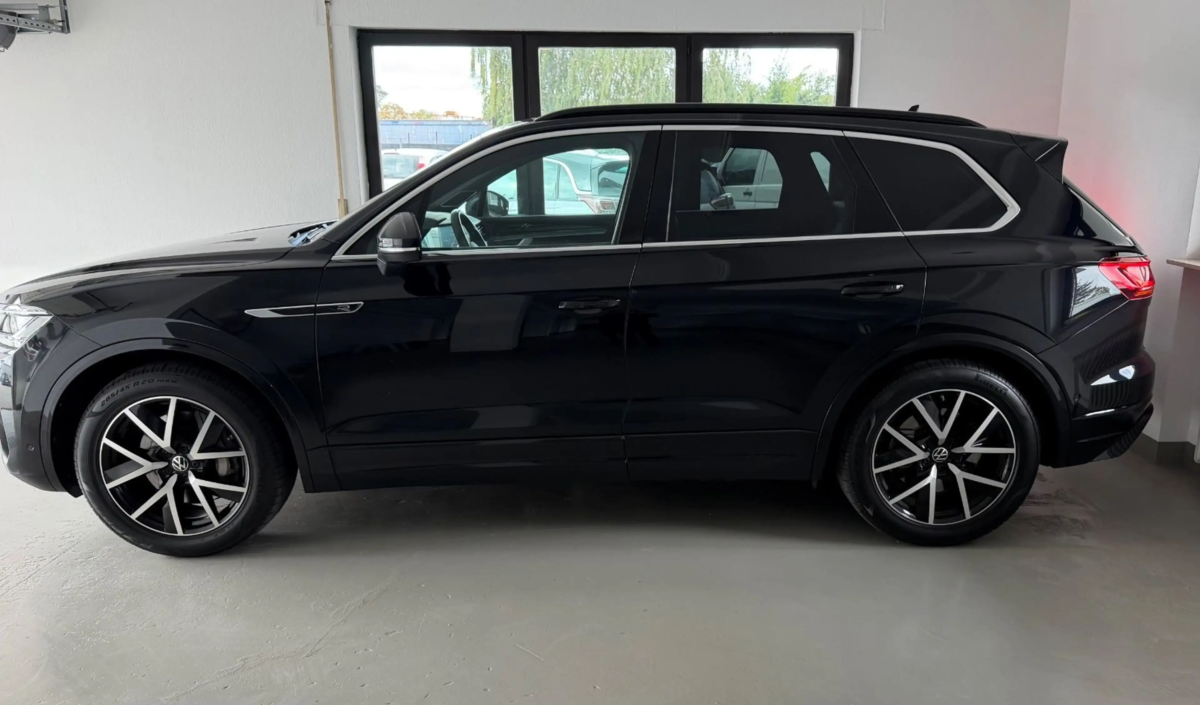 Volkswagen Touareg R-Line 4Motion Vollausstattung — photo 14