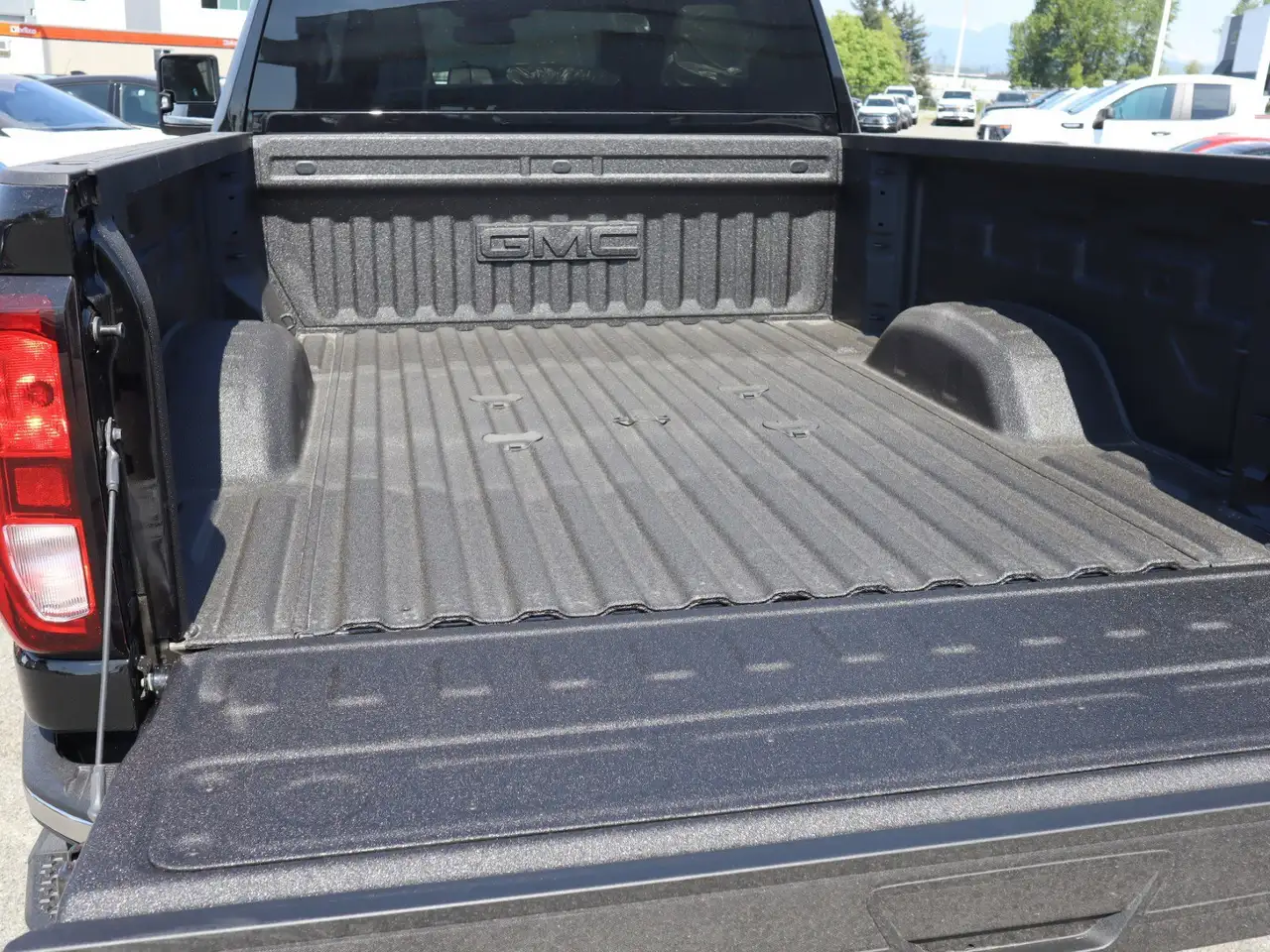 GMC Sierra 3500HD снимка GMC Sierra 3500HD